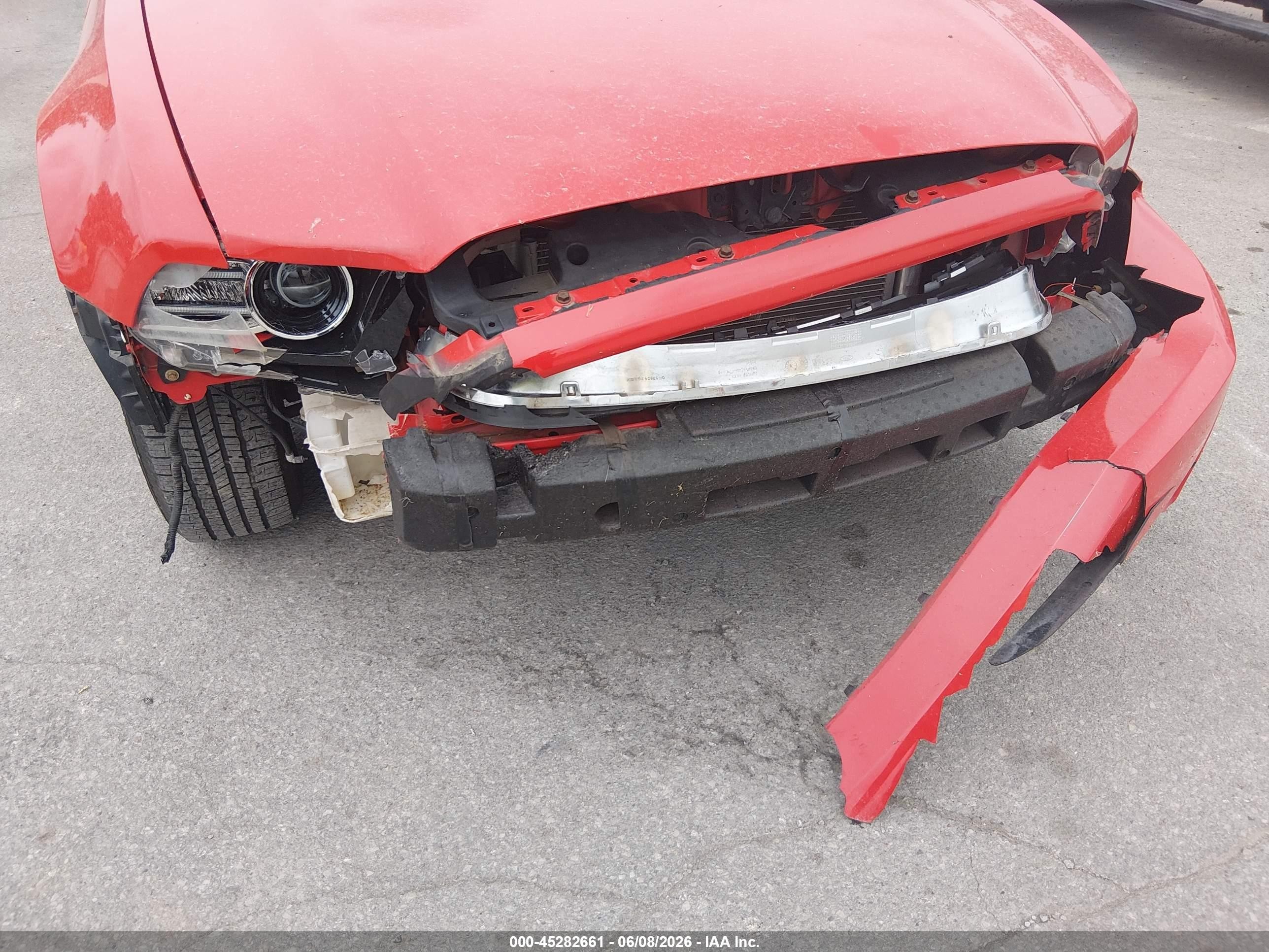 2014 Ford Mustang V6 Red vin: 1ZVBP8EMXE5227170