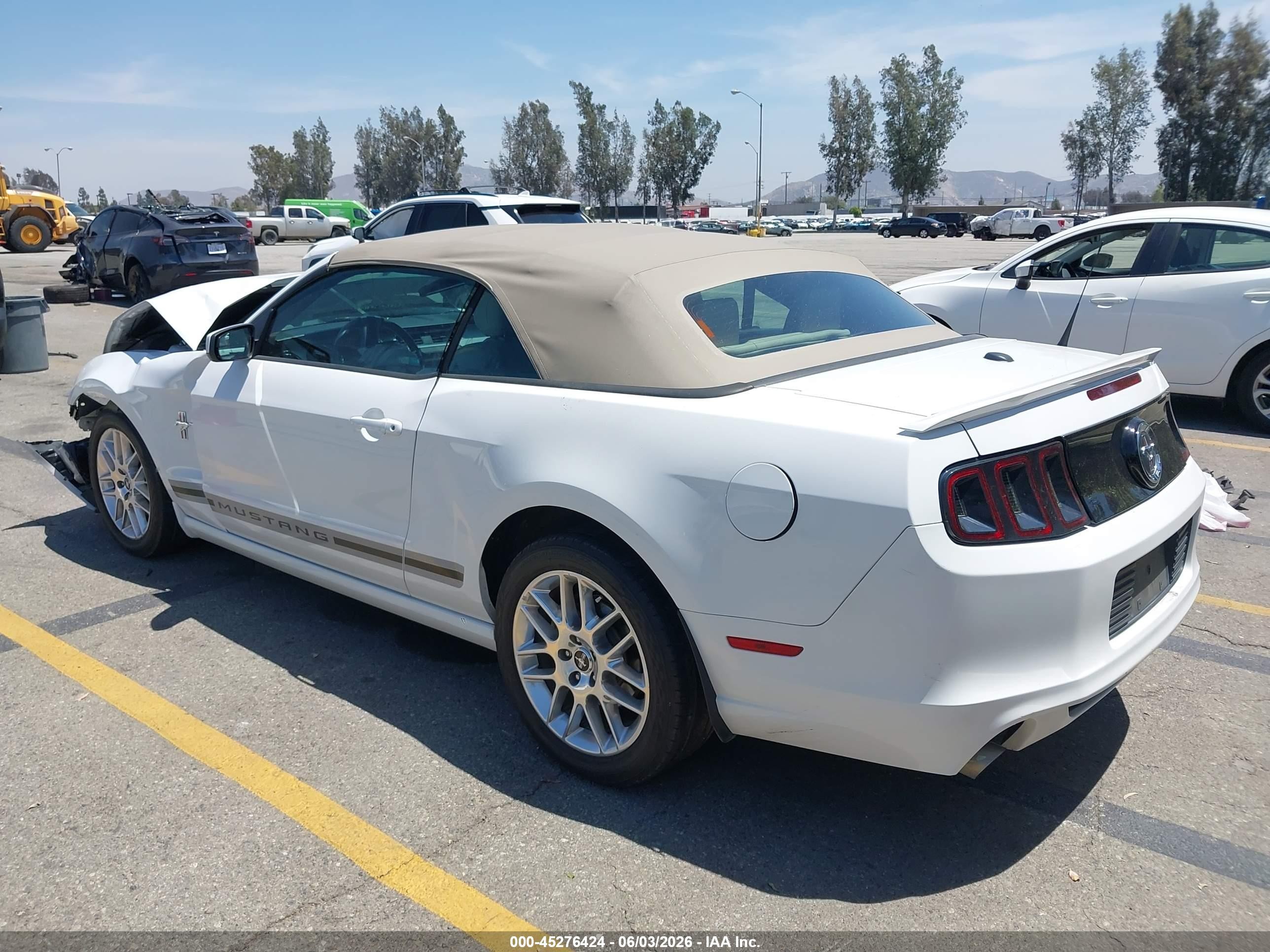 2014 Ford Mustang V6 Premium White vin: 1ZVBP8EMXE5301929