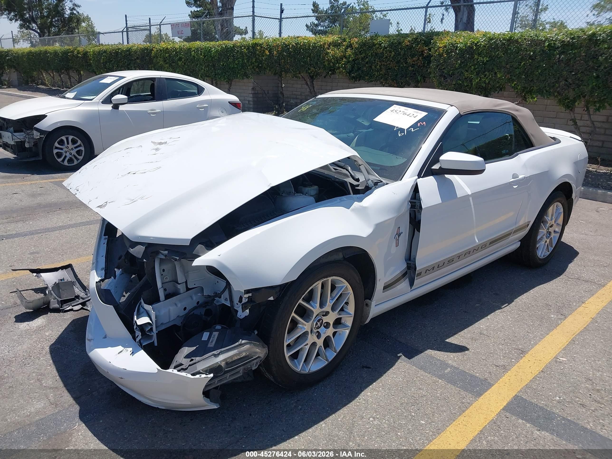 2014 Ford Mustang V6 Premium White vin: 1ZVBP8EMXE5301929