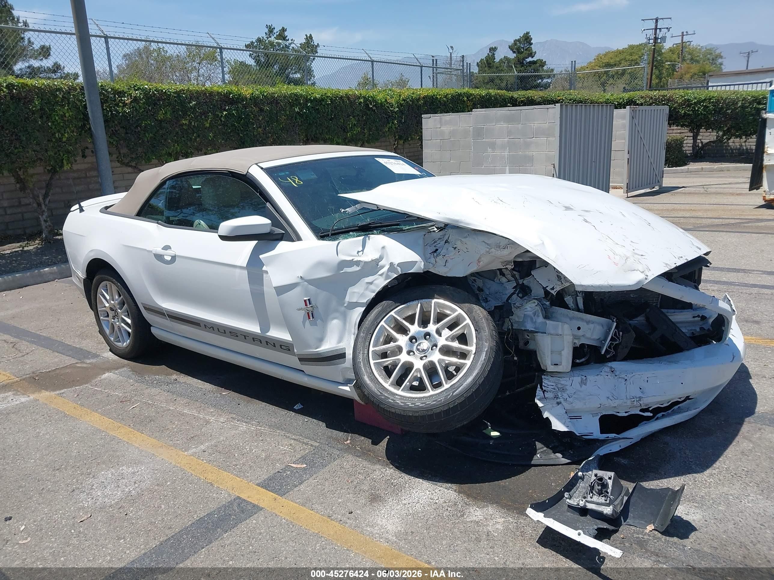 2014 Ford Mustang V6 Premium White vin: 1ZVBP8EMXE5301929