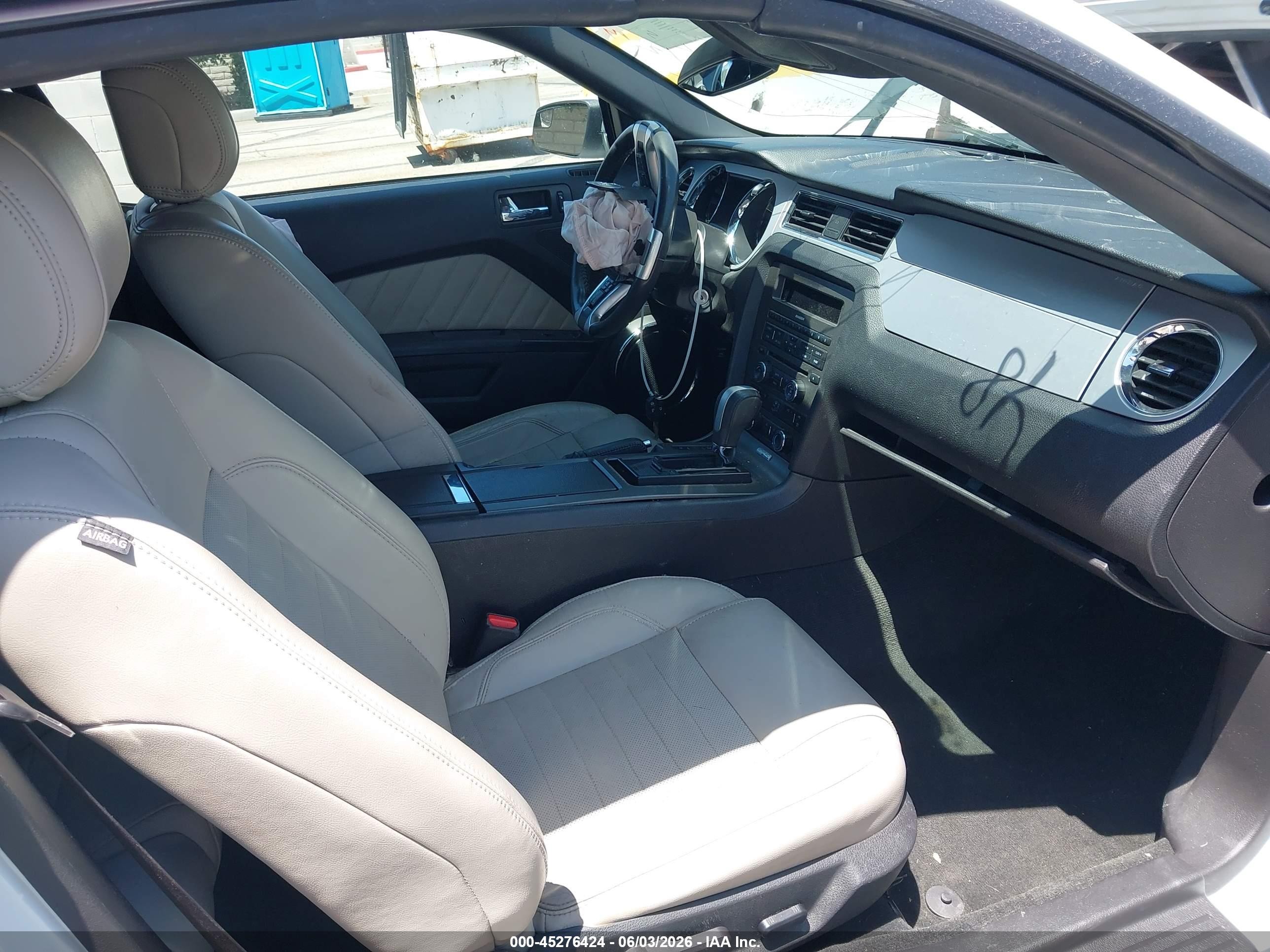 2014 Ford Mustang V6 Premium White vin: 1ZVBP8EMXE5301929