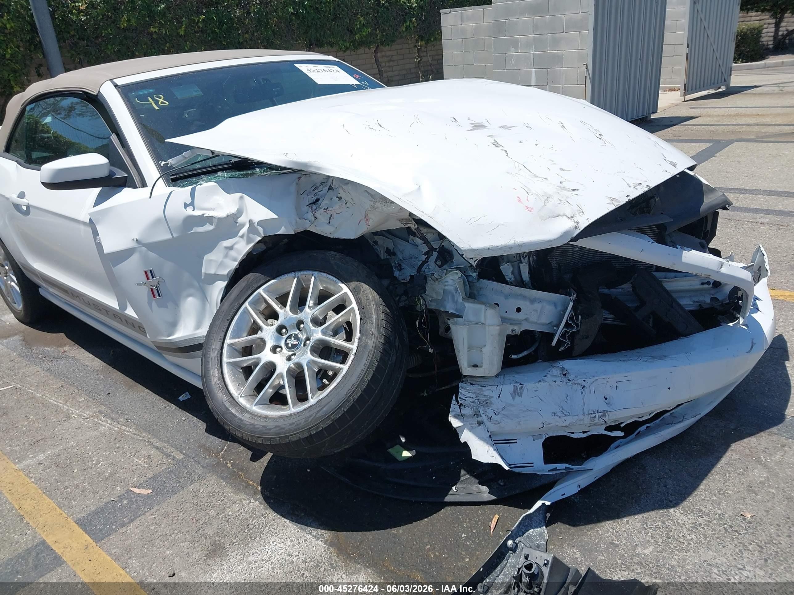 2014 Ford Mustang V6 Premium White vin: 1ZVBP8EMXE5301929