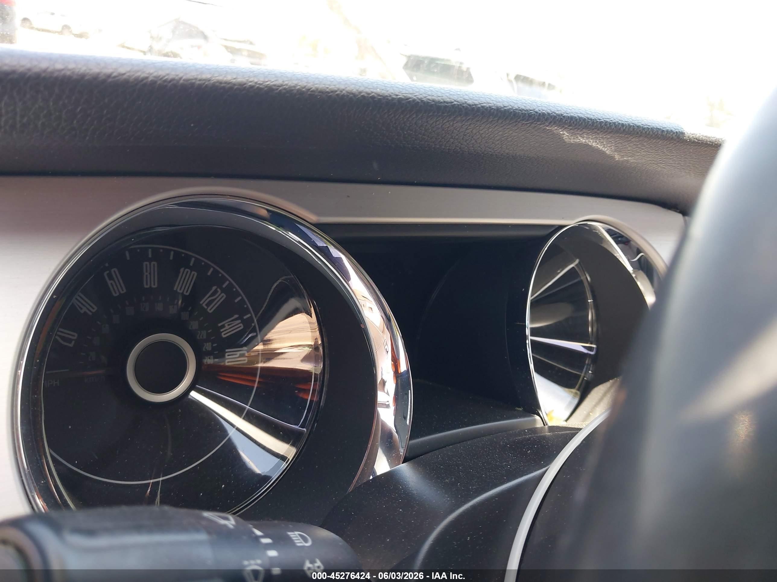 2014 Ford Mustang V6 Premium White vin: 1ZVBP8EMXE5301929