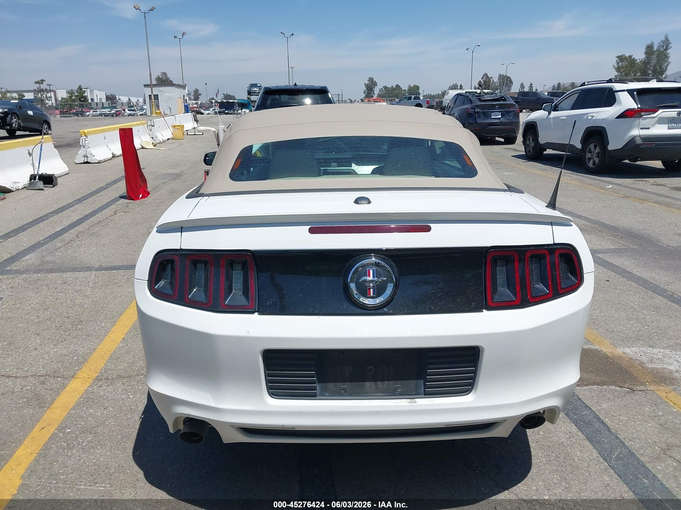 2014 Ford Mustang V6 Premium White vin: 1ZVBP8EMXE5301929