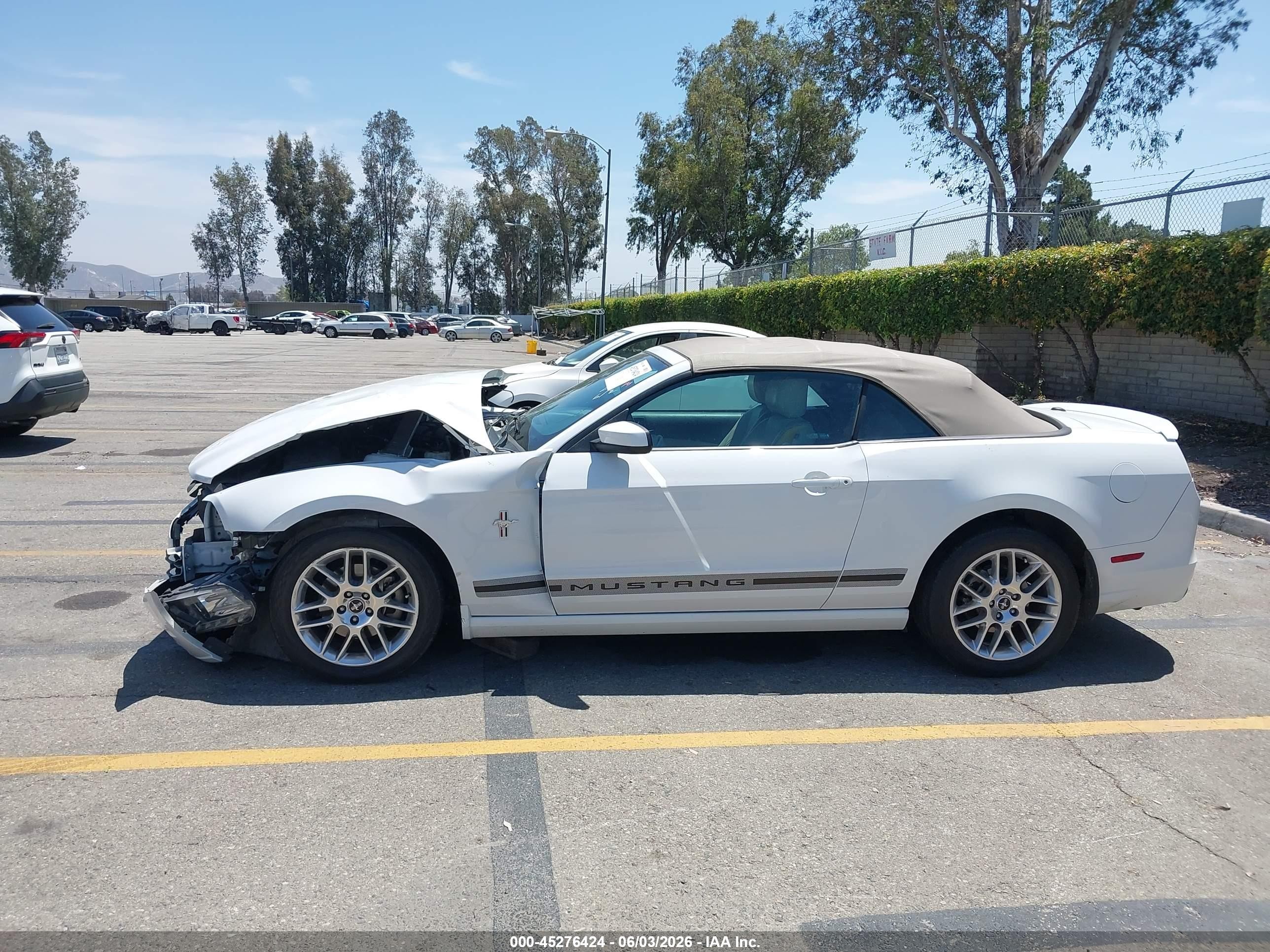 2014 Ford Mustang V6 Premium White vin: 1ZVBP8EMXE5301929