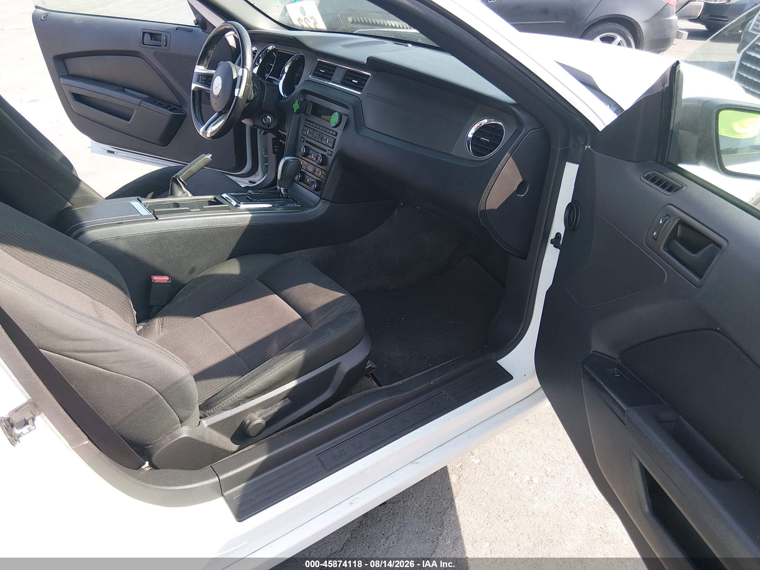 2014 Ford Mustang V6 Белый vin: 1ZVBP8EMXE5328645