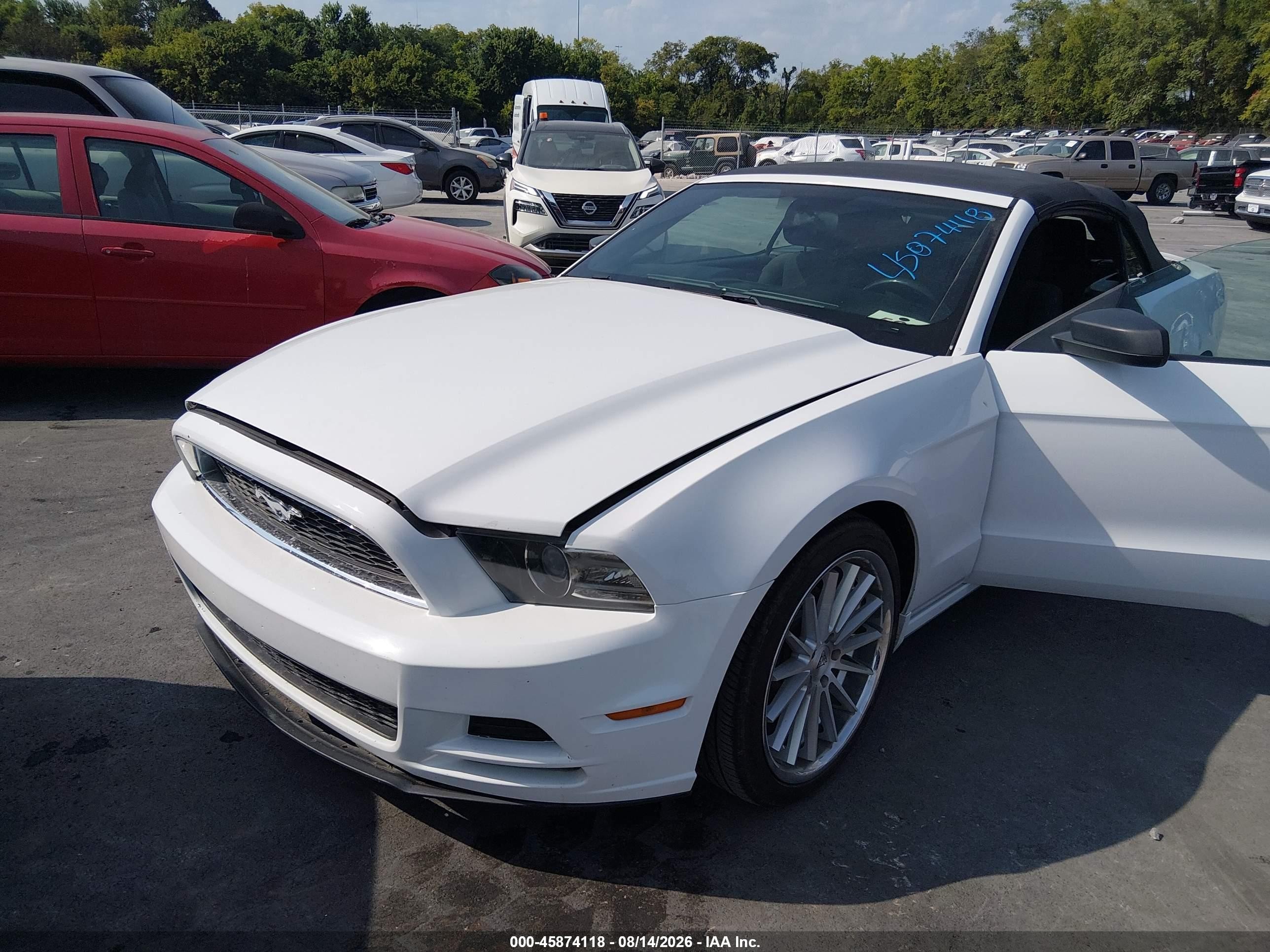 2014 Ford Mustang V6 Белый vin: 1ZVBP8EMXE5328645
