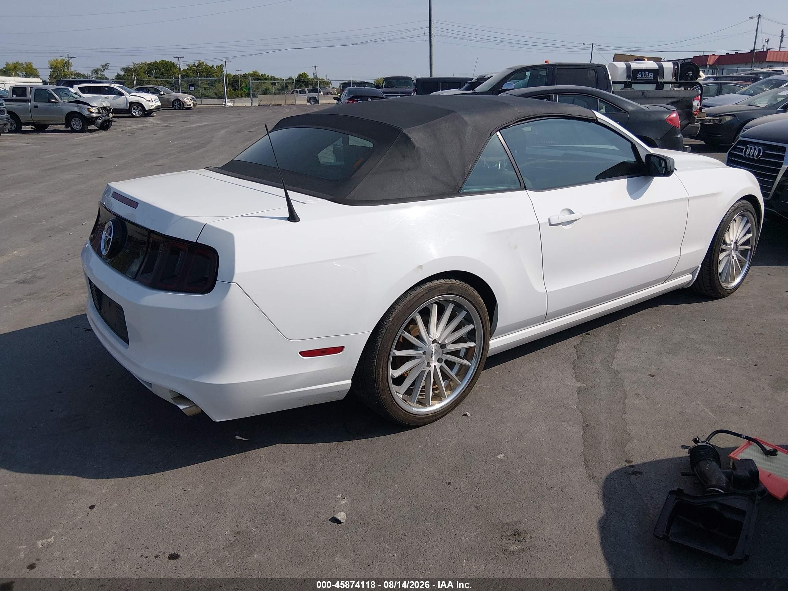 2014 Ford Mustang V6 Белый vin: 1ZVBP8EMXE5328645