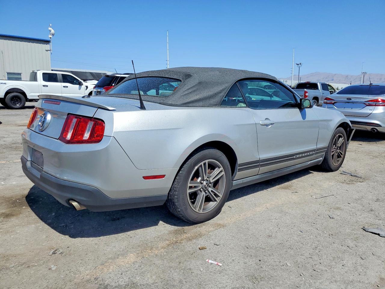 2010 Ford Mustang Серебряный vin: 1ZVBP8EN4A5116679