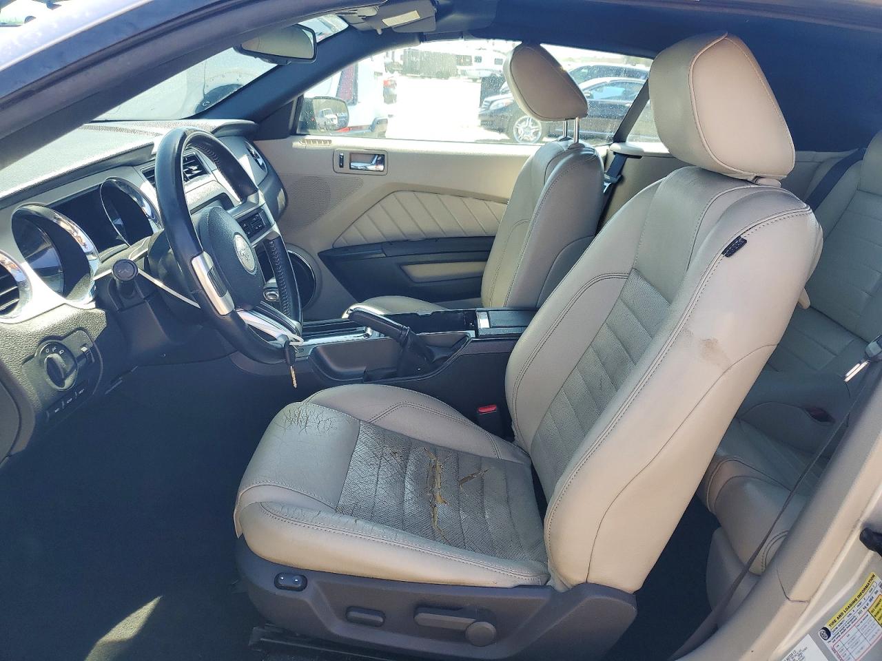 2010 Ford Mustang Серебряный vin: 1ZVBP8EN4A5116679