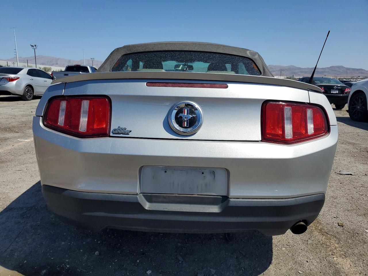 2010 Ford Mustang Серебряный vin: 1ZVBP8EN4A5116679