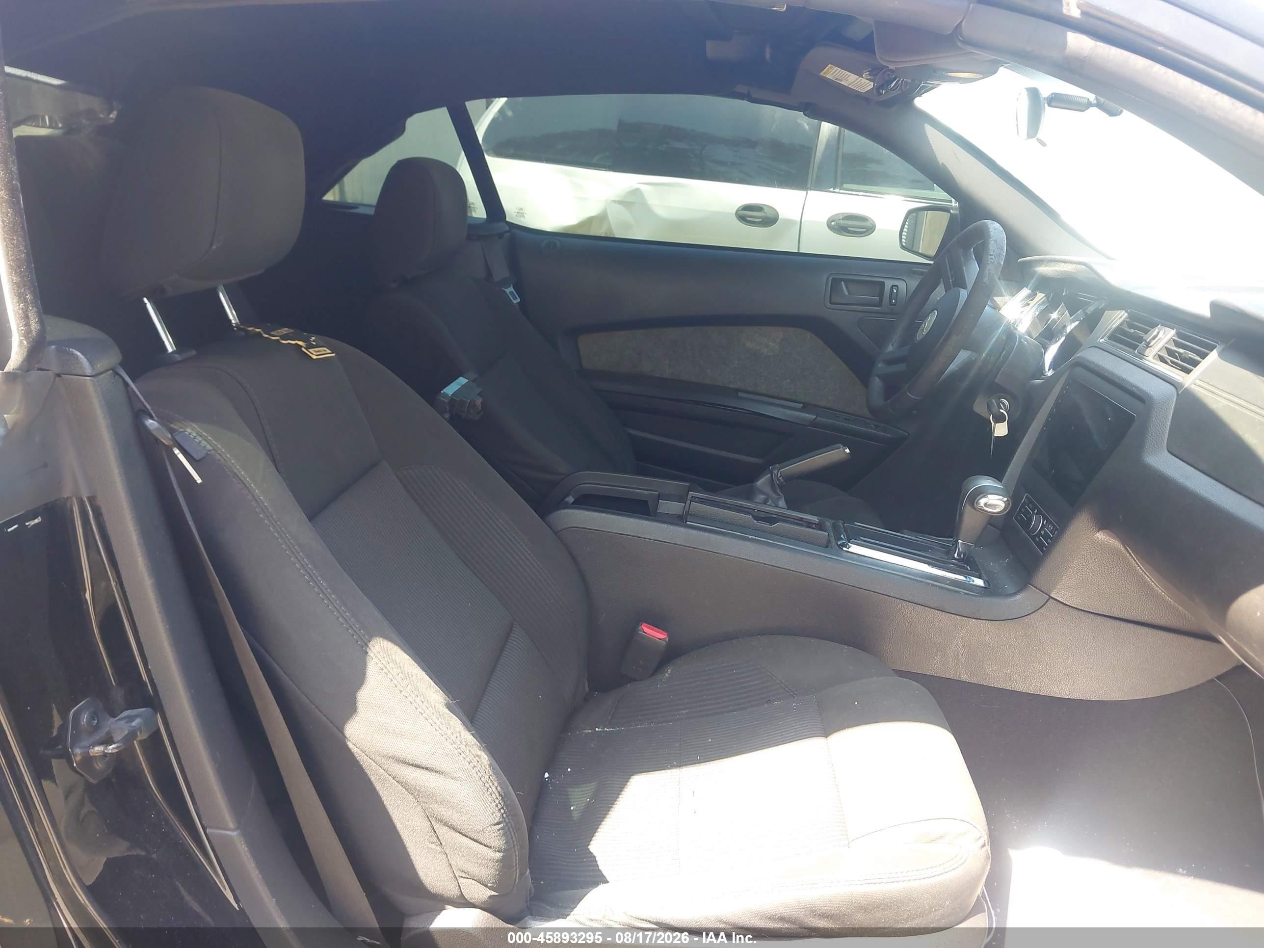 2010 Ford Mustang V6/v6 Premium Черный vin: 1ZVBP8EN5A5113502