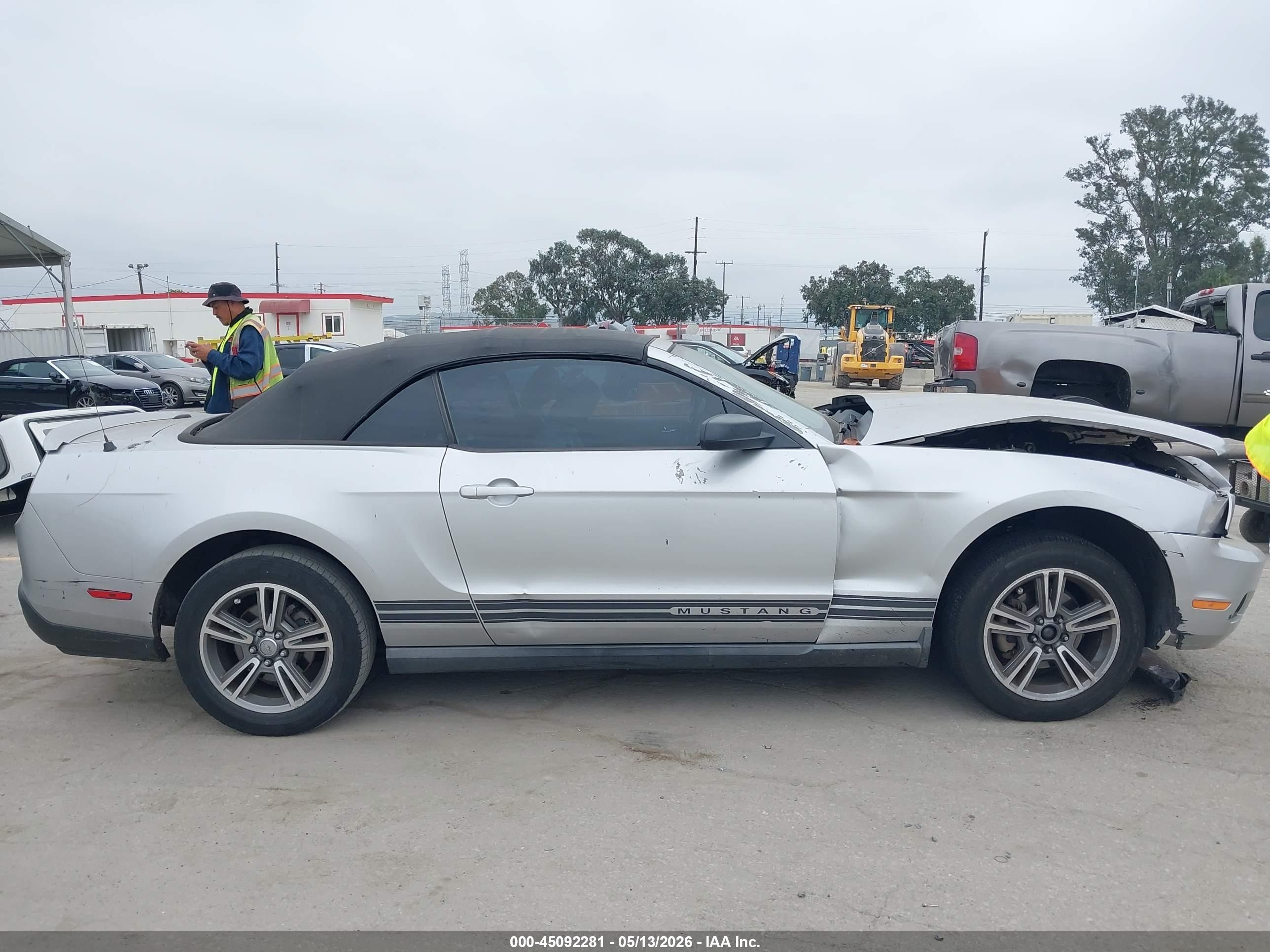 2010 Ford Mustang V6 Premium Silver vin: 1ZVBP8EN6A5124752