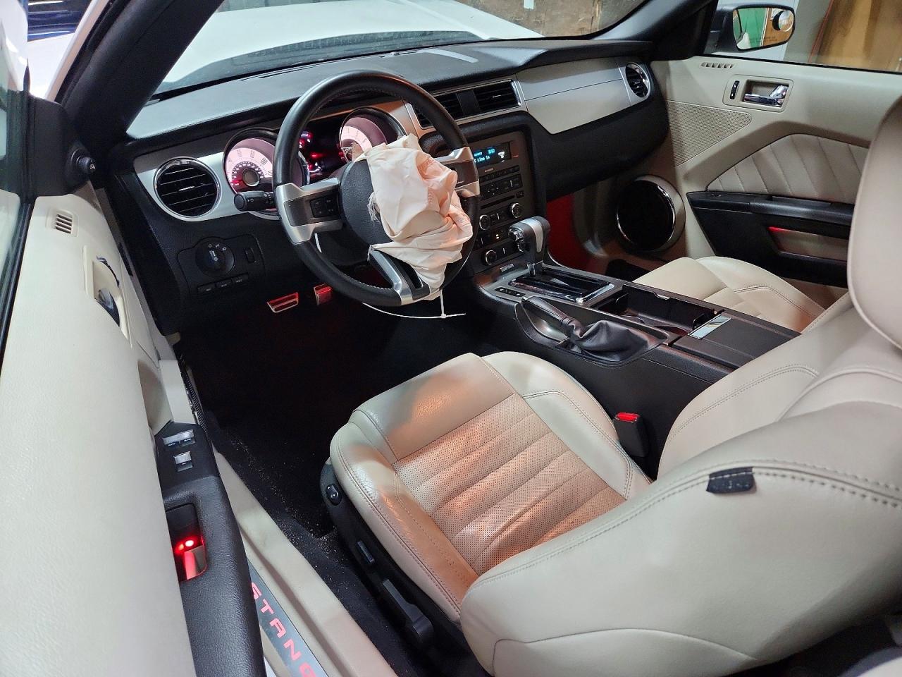 2010 Ford Mustang White vin: 1ZVBP8EN7A5122041