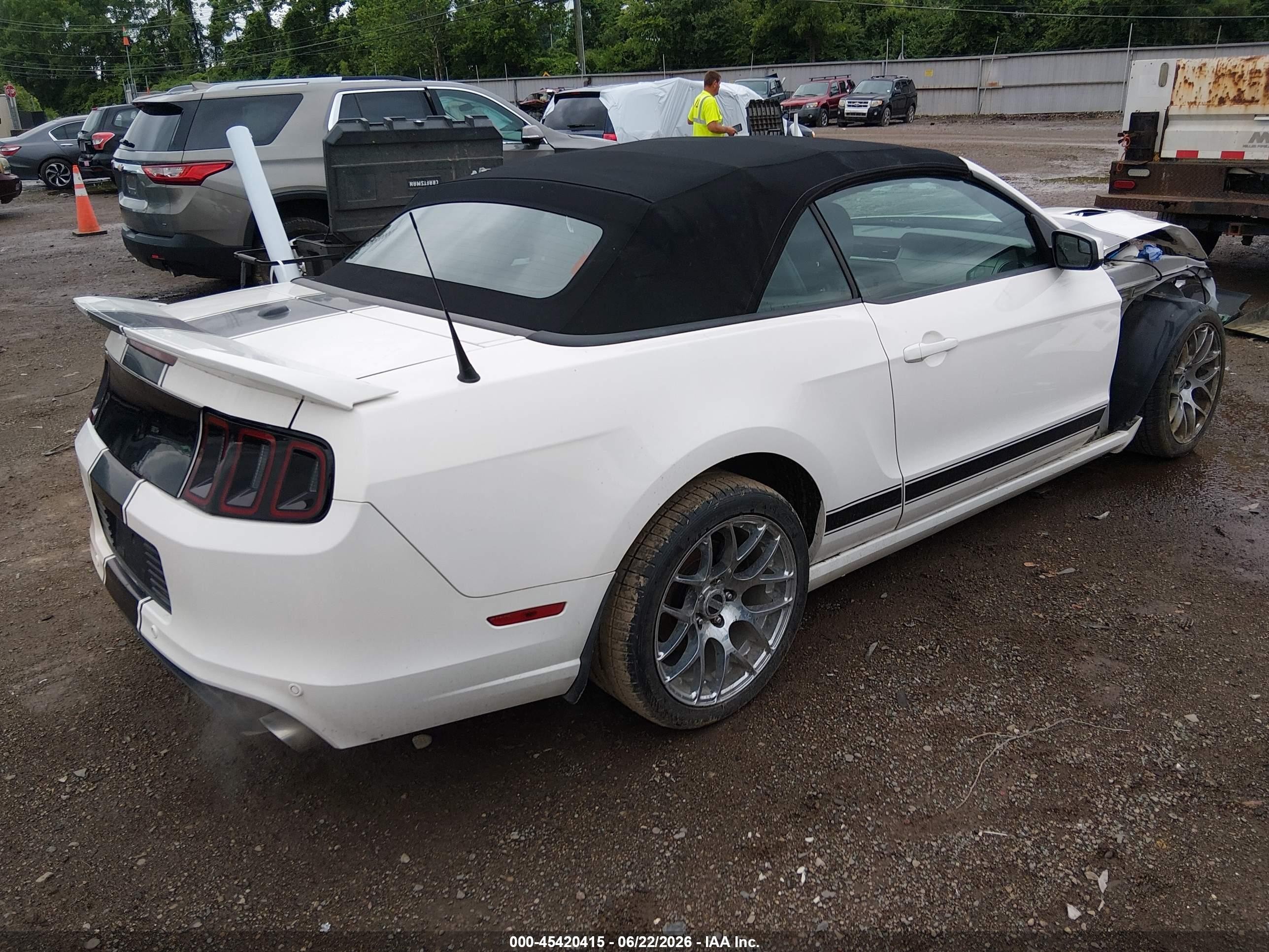 2013 Ford Mustang Gt Premium White vin: 1ZVBP8FF1D5215777