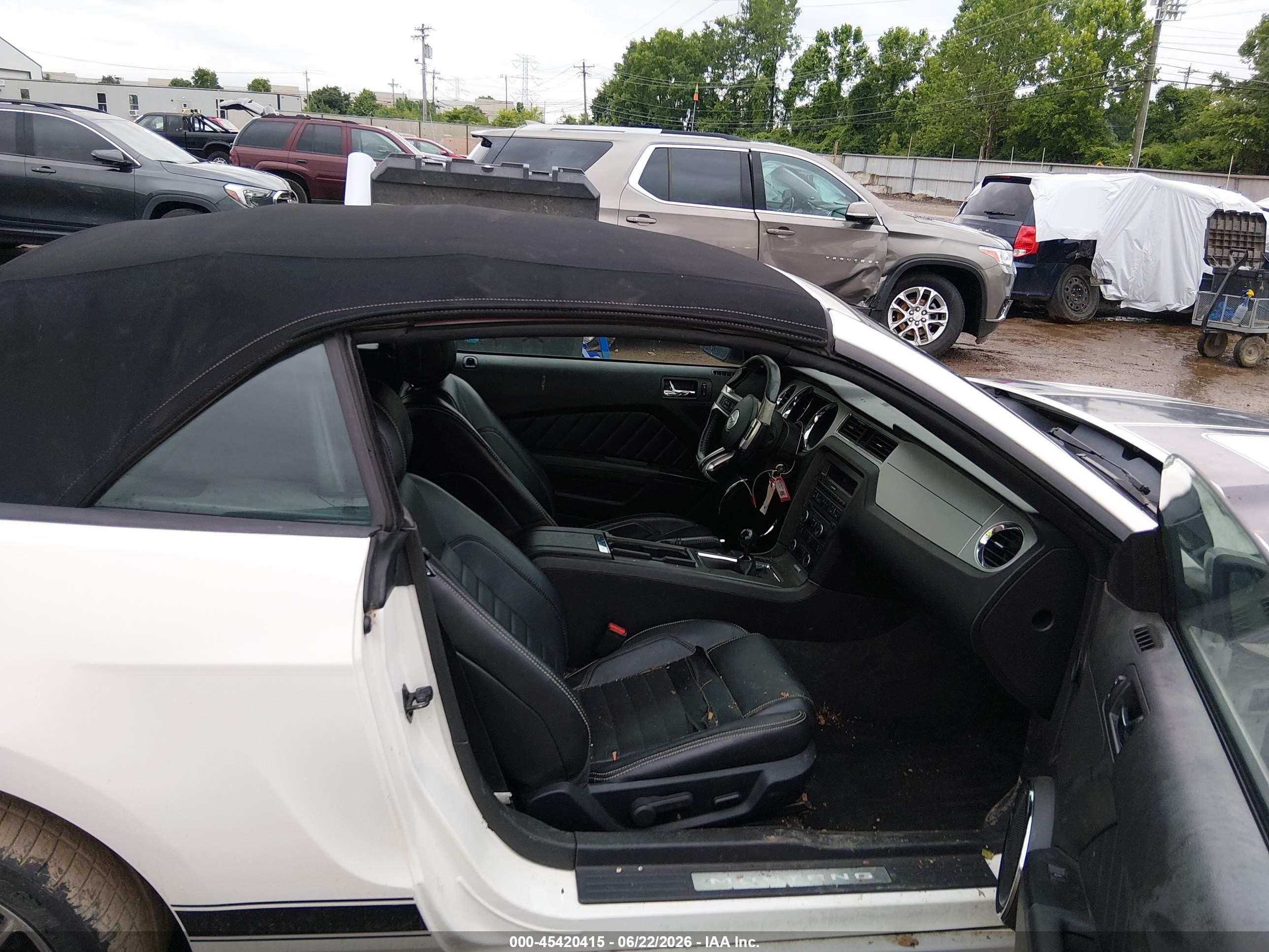 2013 Ford Mustang Gt Premium White vin: 1ZVBP8FF1D5215777