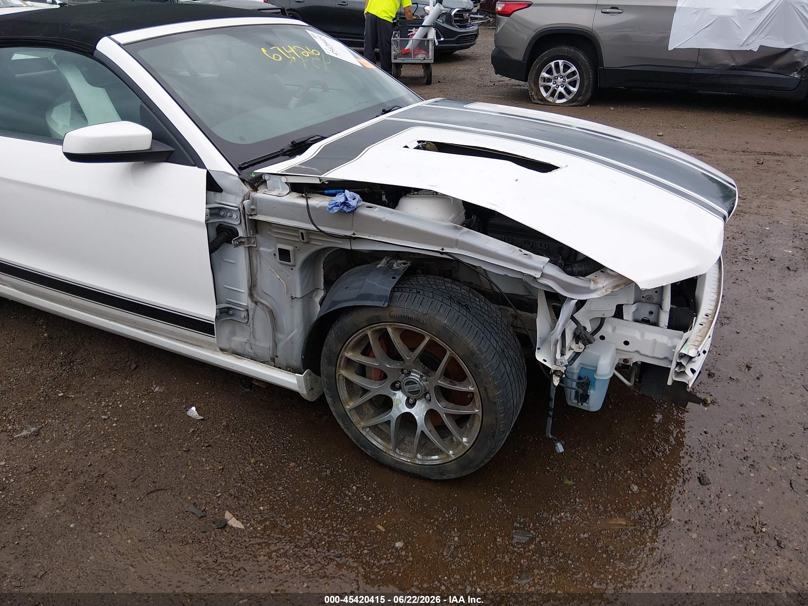 2013 Ford Mustang Gt Premium White vin: 1ZVBP8FF1D5215777
