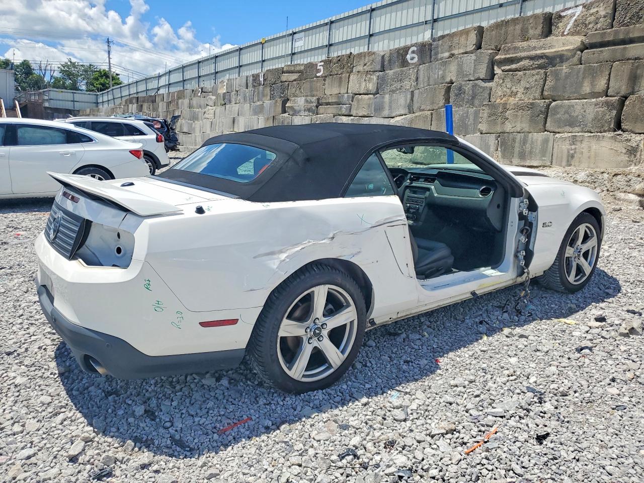 2012 Ford Mustang Gt White vin: 1ZVBP8FF8C5214236