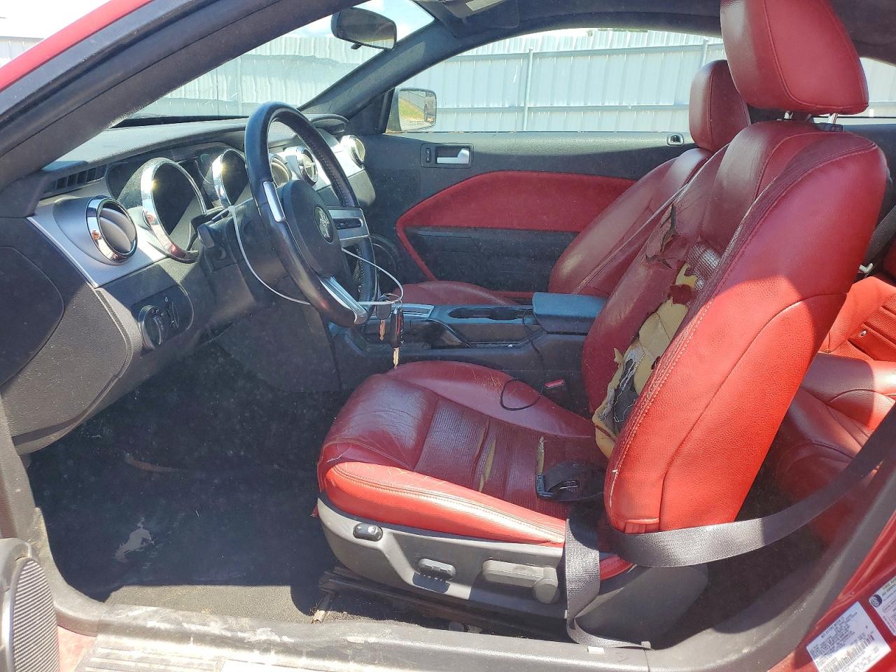 2005 Ford Mustang Красный vin: 1ZVFT80N055104183