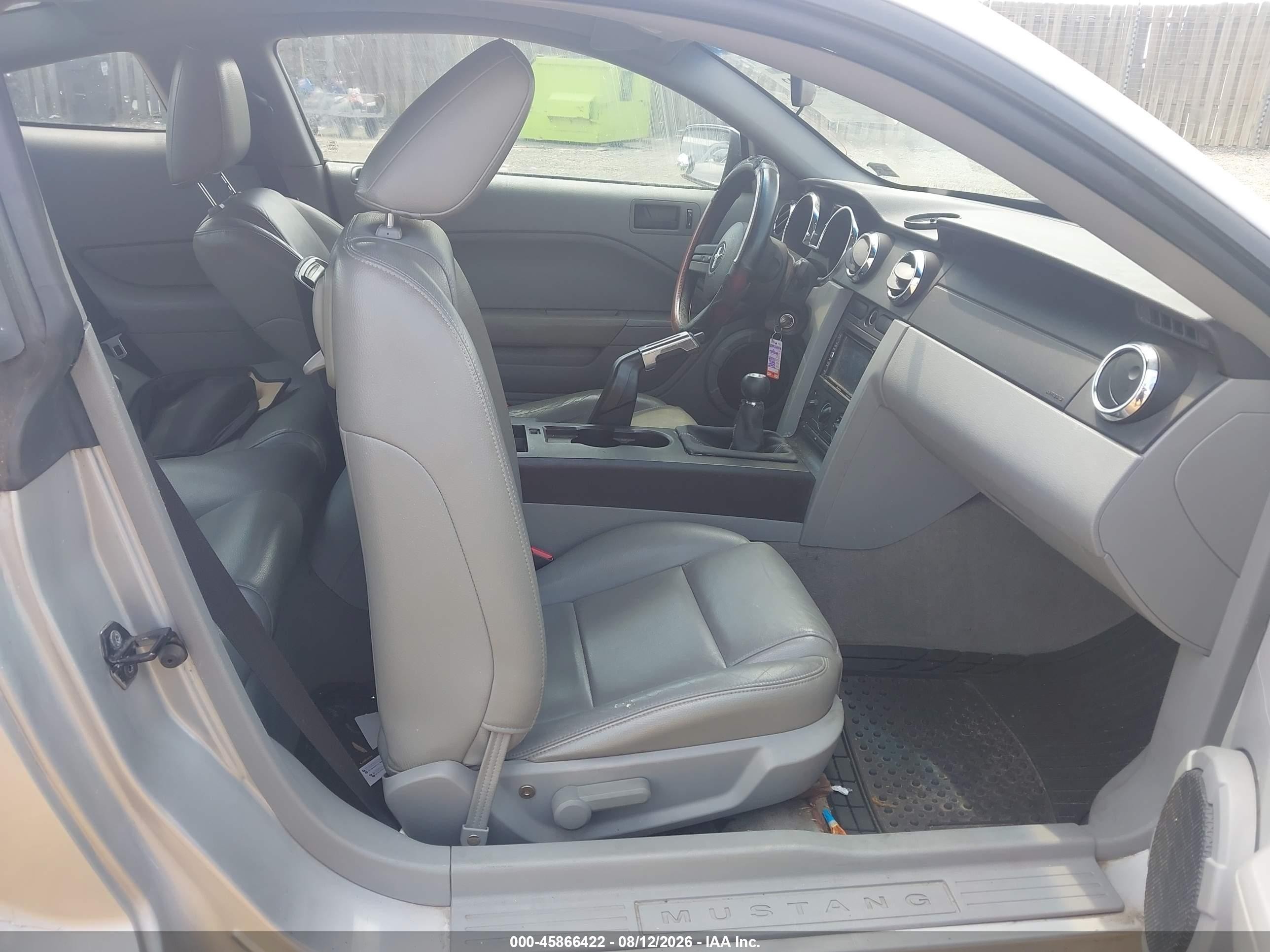 2005 Ford Mustang V6 Deluxe/v6 Premium Серебряный vin: 1ZVFT80N055145526
