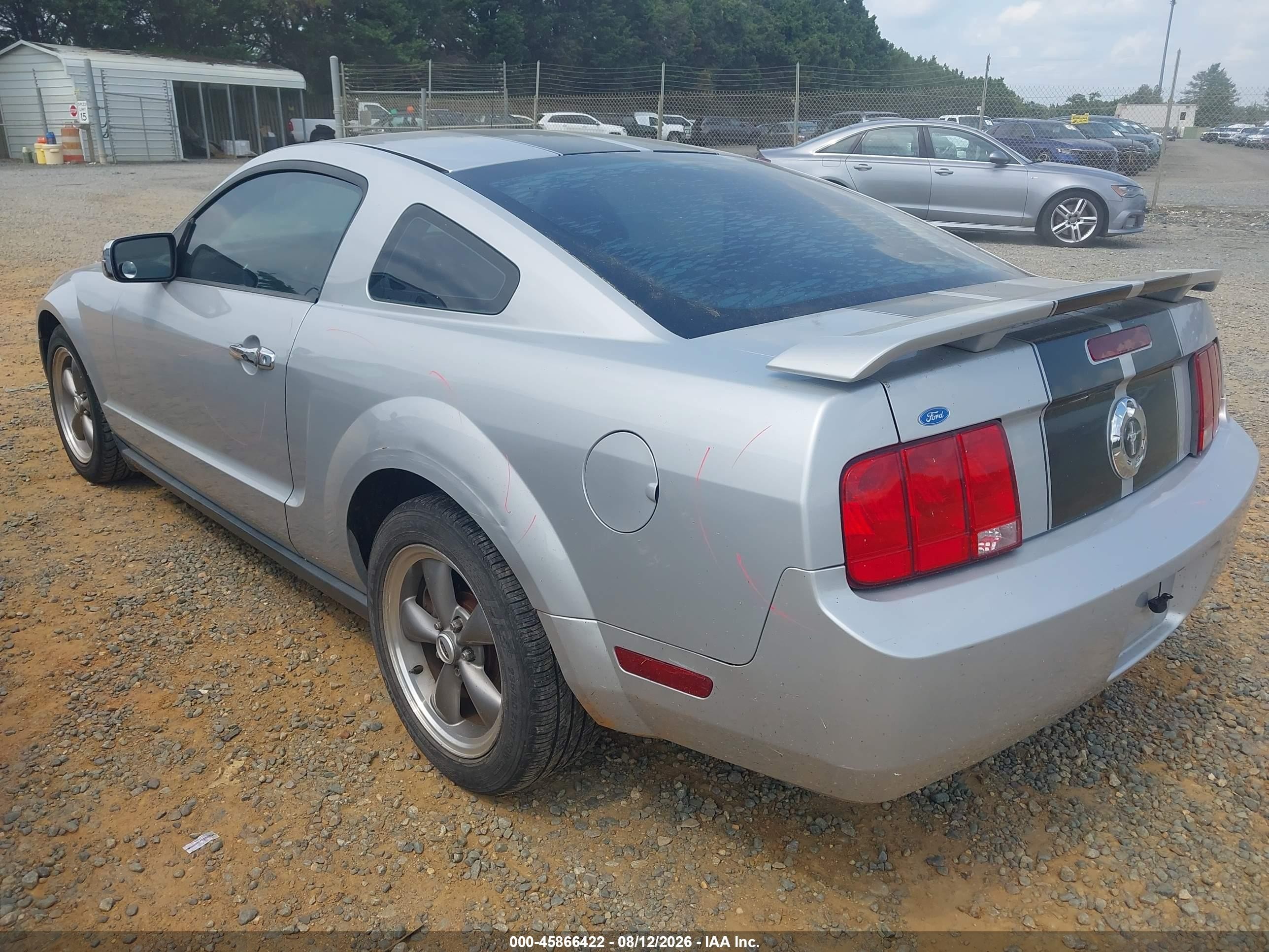 2005 Ford Mustang V6 Deluxe/v6 Premium Серебряный vin: 1ZVFT80N055145526