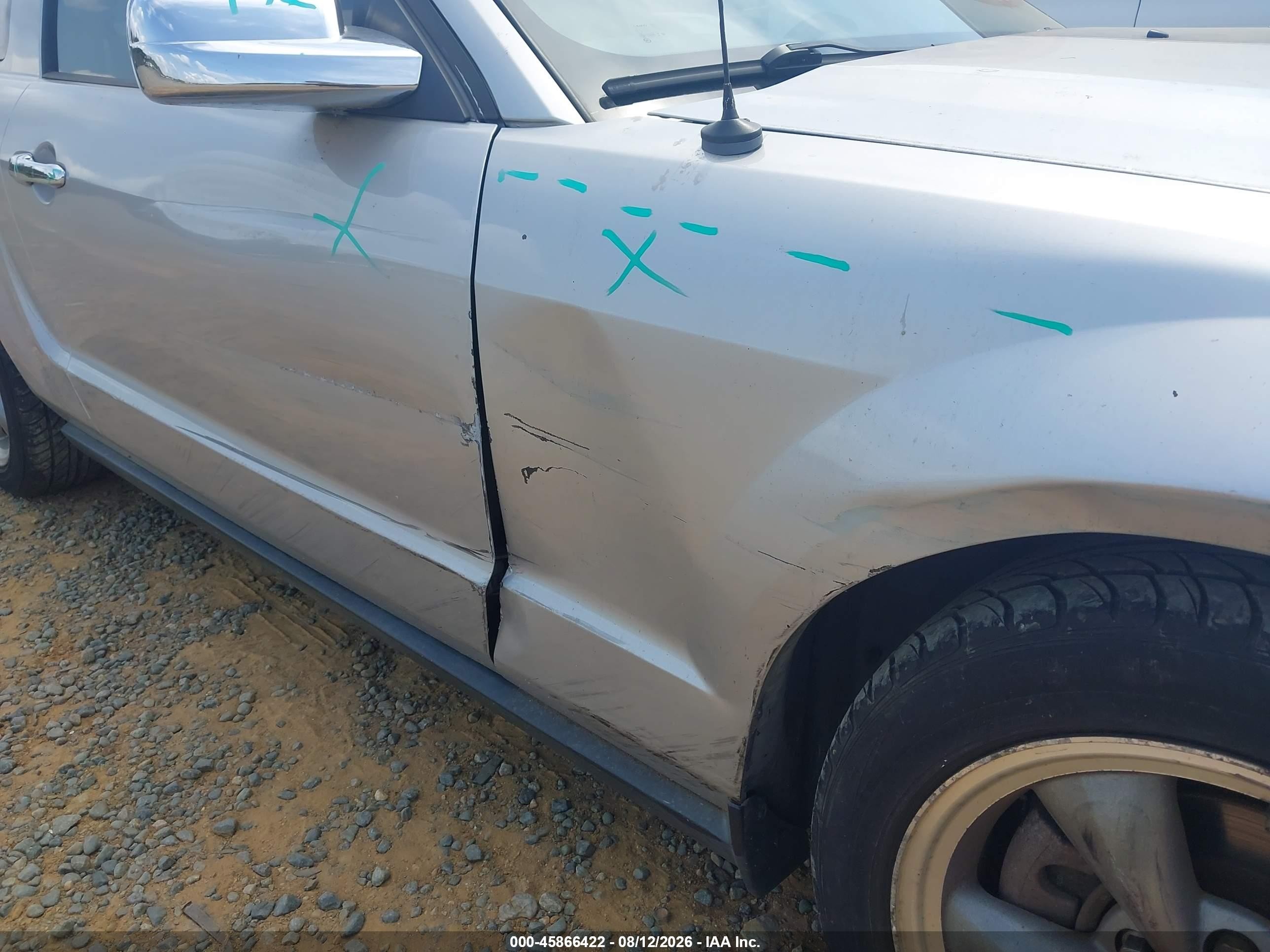 2005 Ford Mustang V6 Deluxe/v6 Premium Серебряный vin: 1ZVFT80N055145526