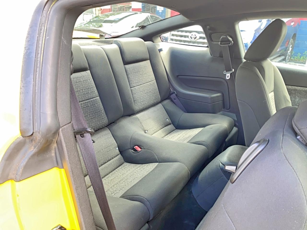 2006 Ford Mustang Yellow vin: 1ZVFT80N065115900