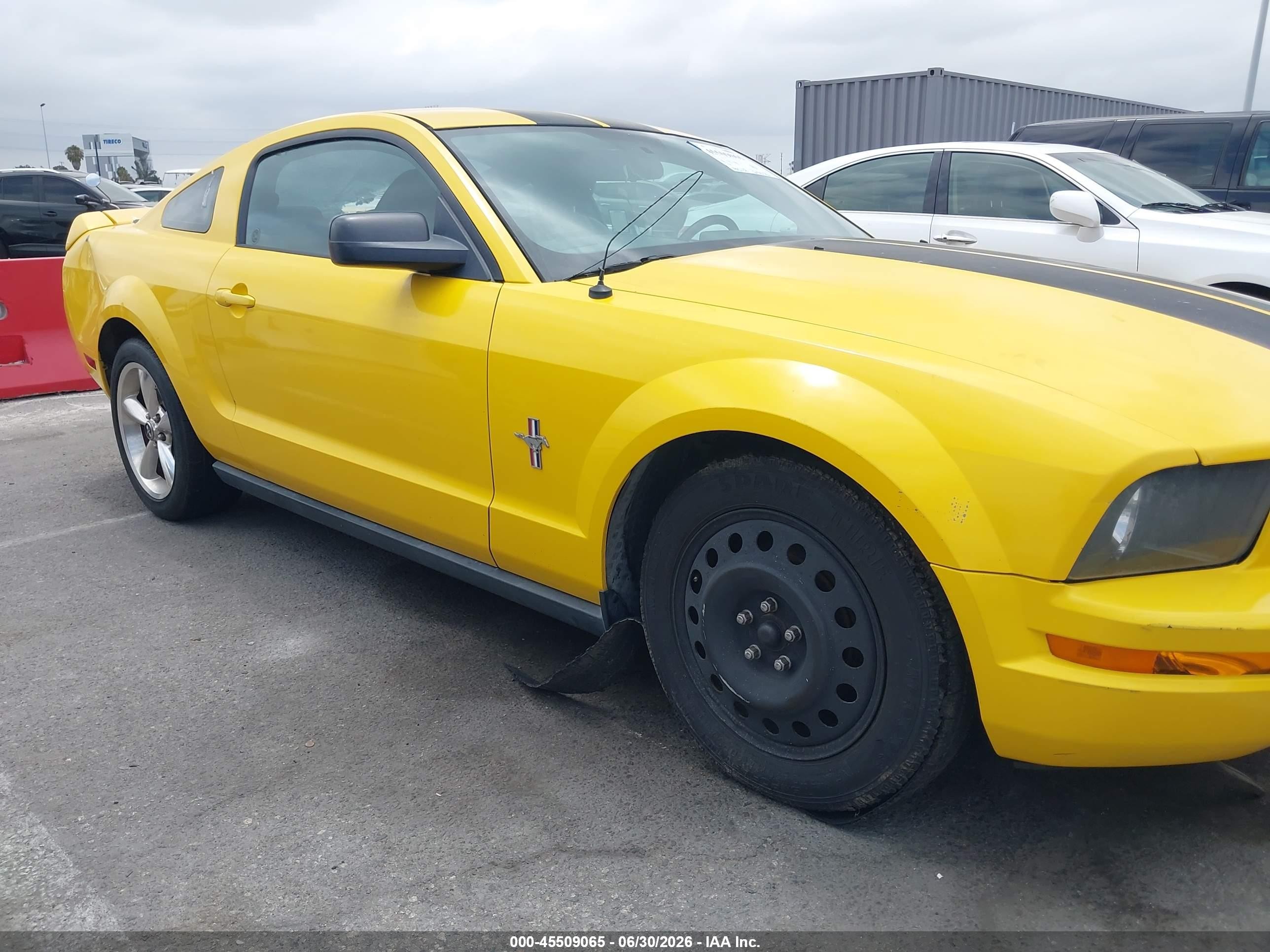 2006 Ford Mustang V6 Yellow vin: 1ZVFT80N065127142