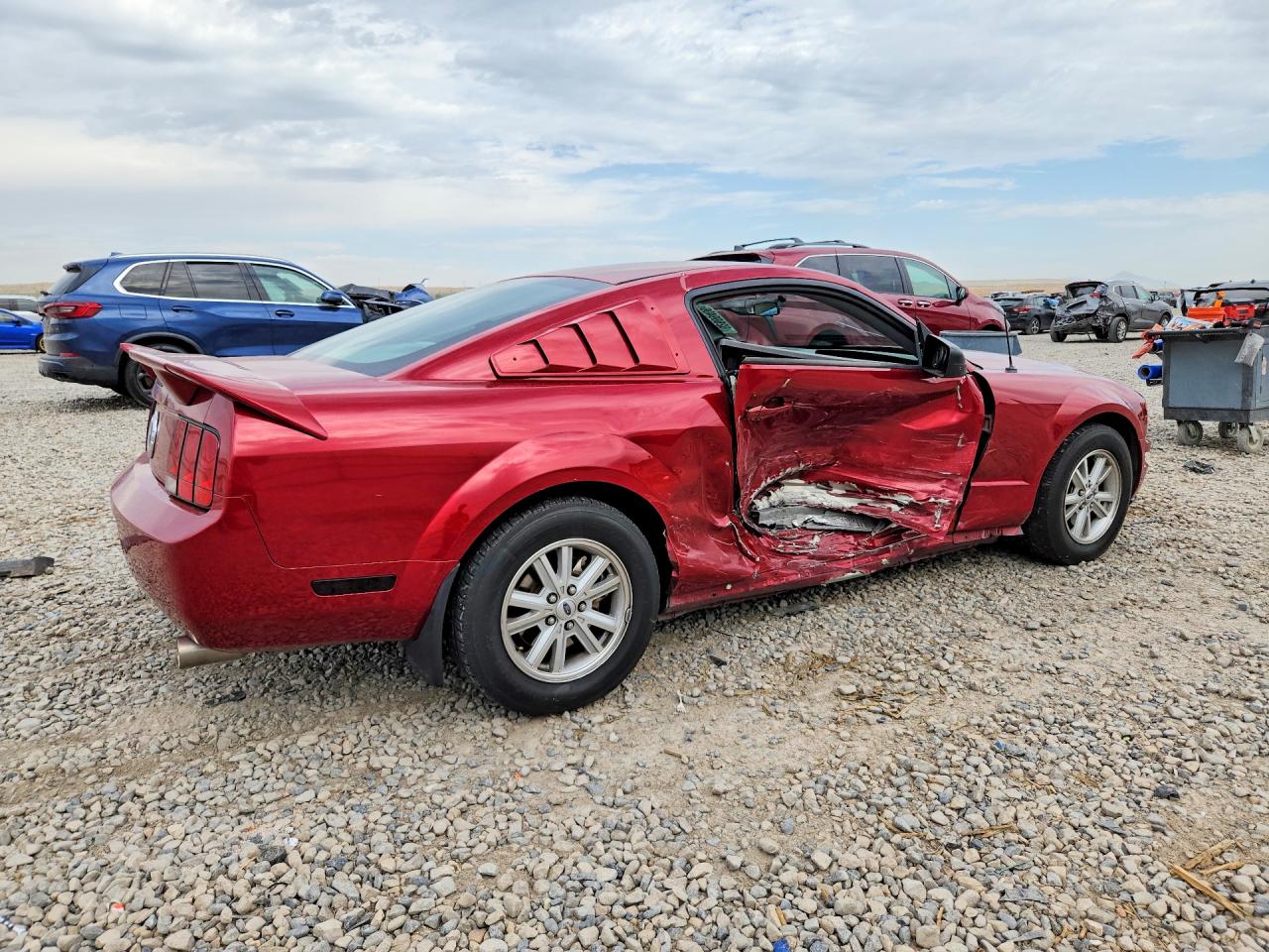 2006 Ford Mustang Red vin: 1ZVFT80N065236975