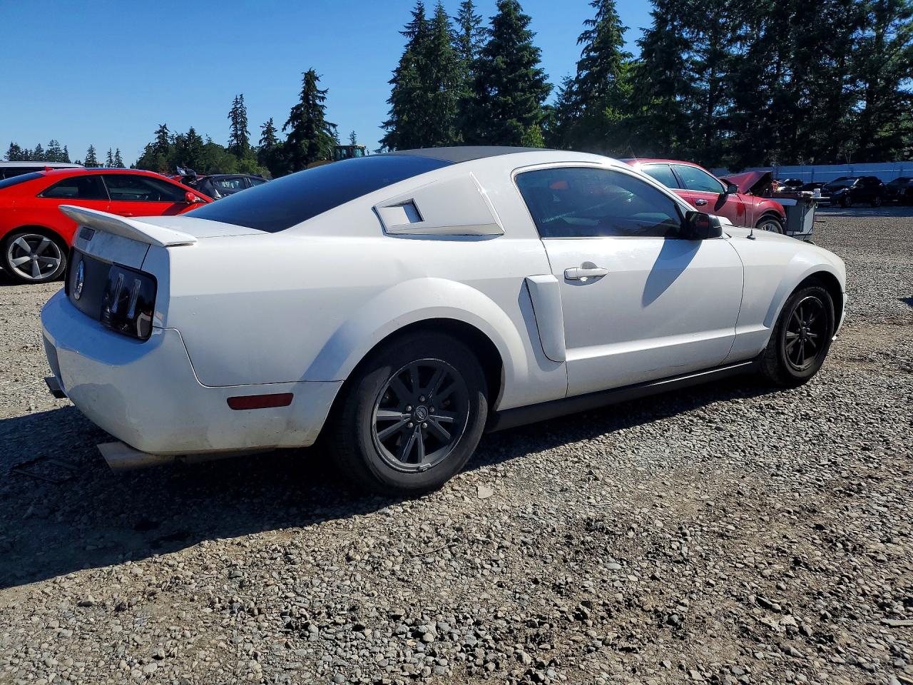 2007 Ford Mustang White vin: 1ZVFT80N075263028
