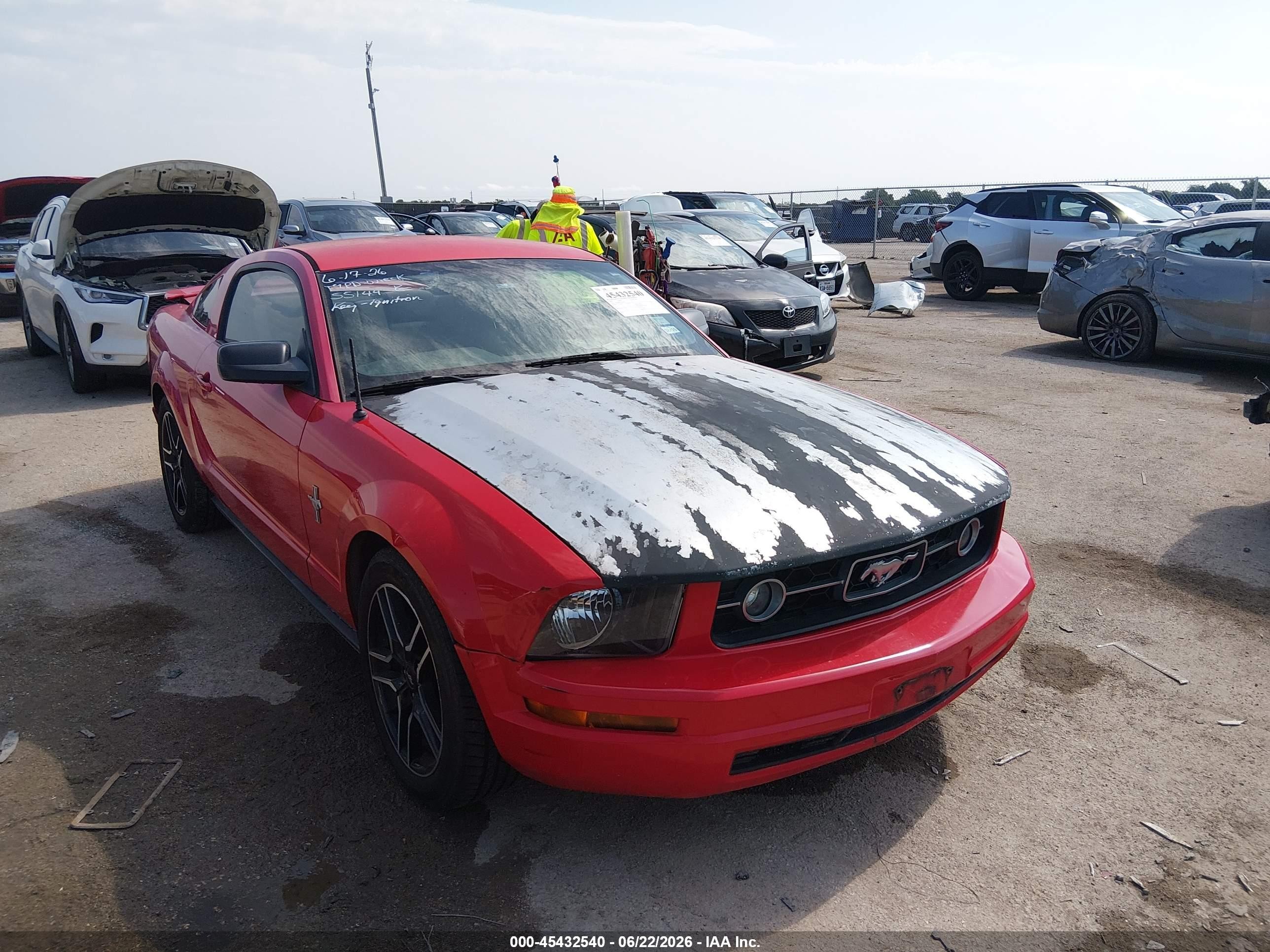 2007 Ford Mustang V6 Deluxe/v6 Premium Красный vin: 1ZVFT80N075347348