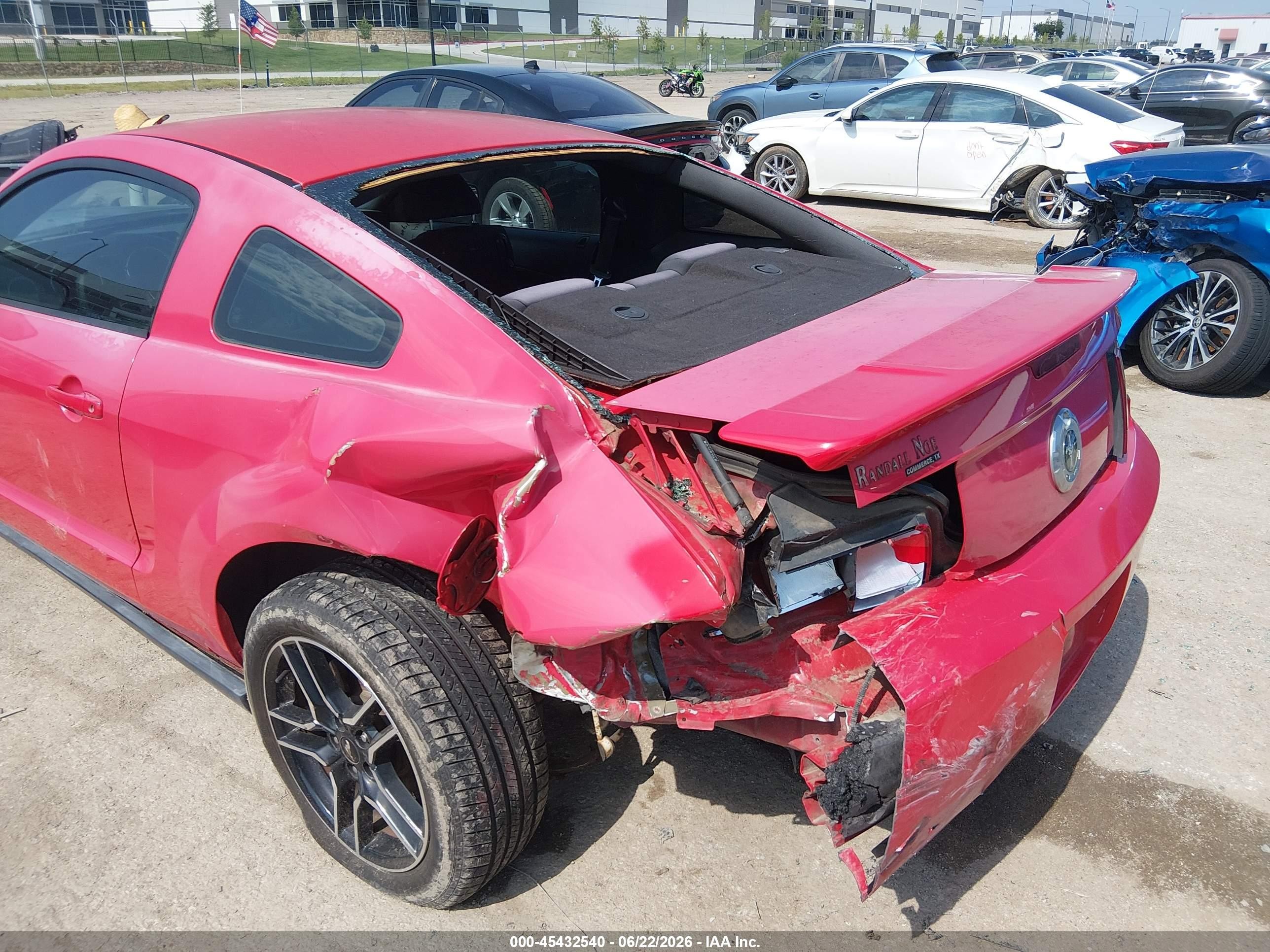 2007 Ford Mustang V6 Deluxe/v6 Premium Красный vin: 1ZVFT80N075347348