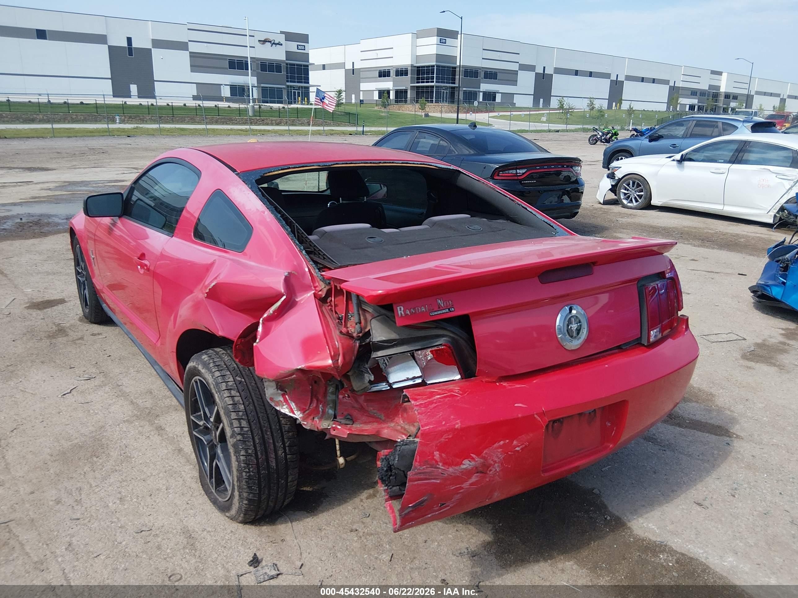 2007 Ford Mustang V6 Deluxe/v6 Premium Красный vin: 1ZVFT80N075347348