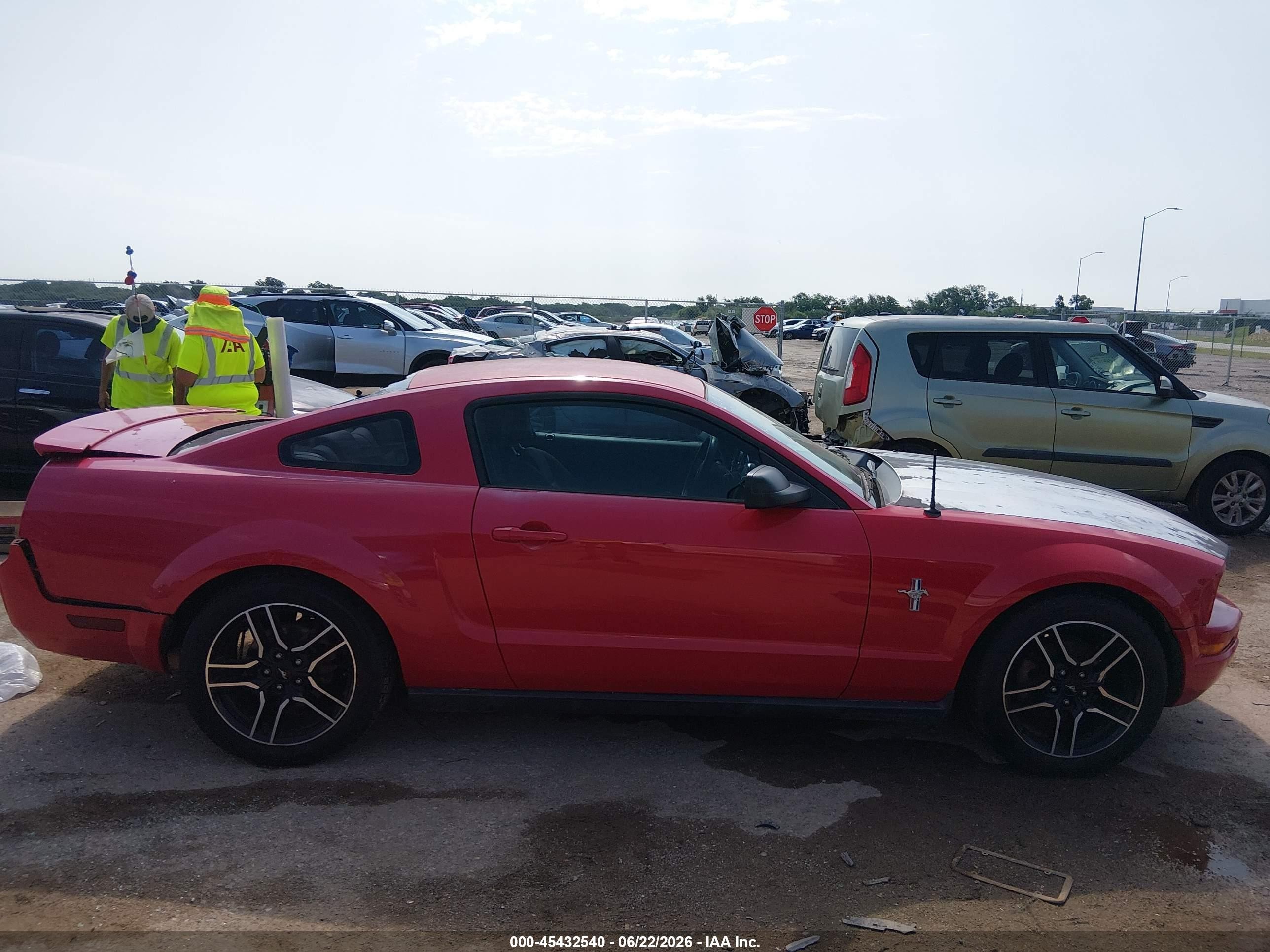 2007 Ford Mustang V6 Deluxe/v6 Premium Красный vin: 1ZVFT80N075347348