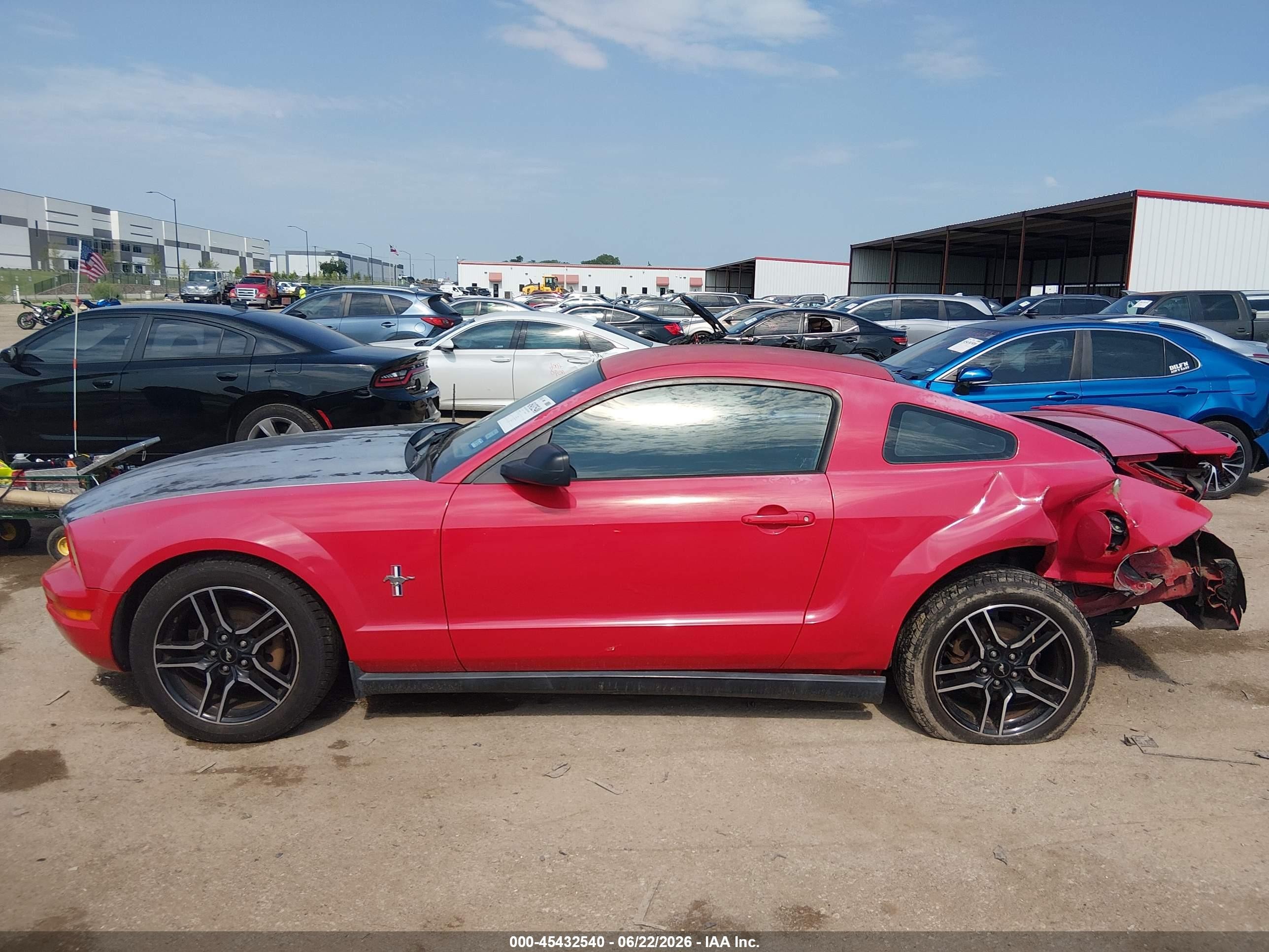 2007 Ford Mustang V6 Deluxe/v6 Premium Красный vin: 1ZVFT80N075347348