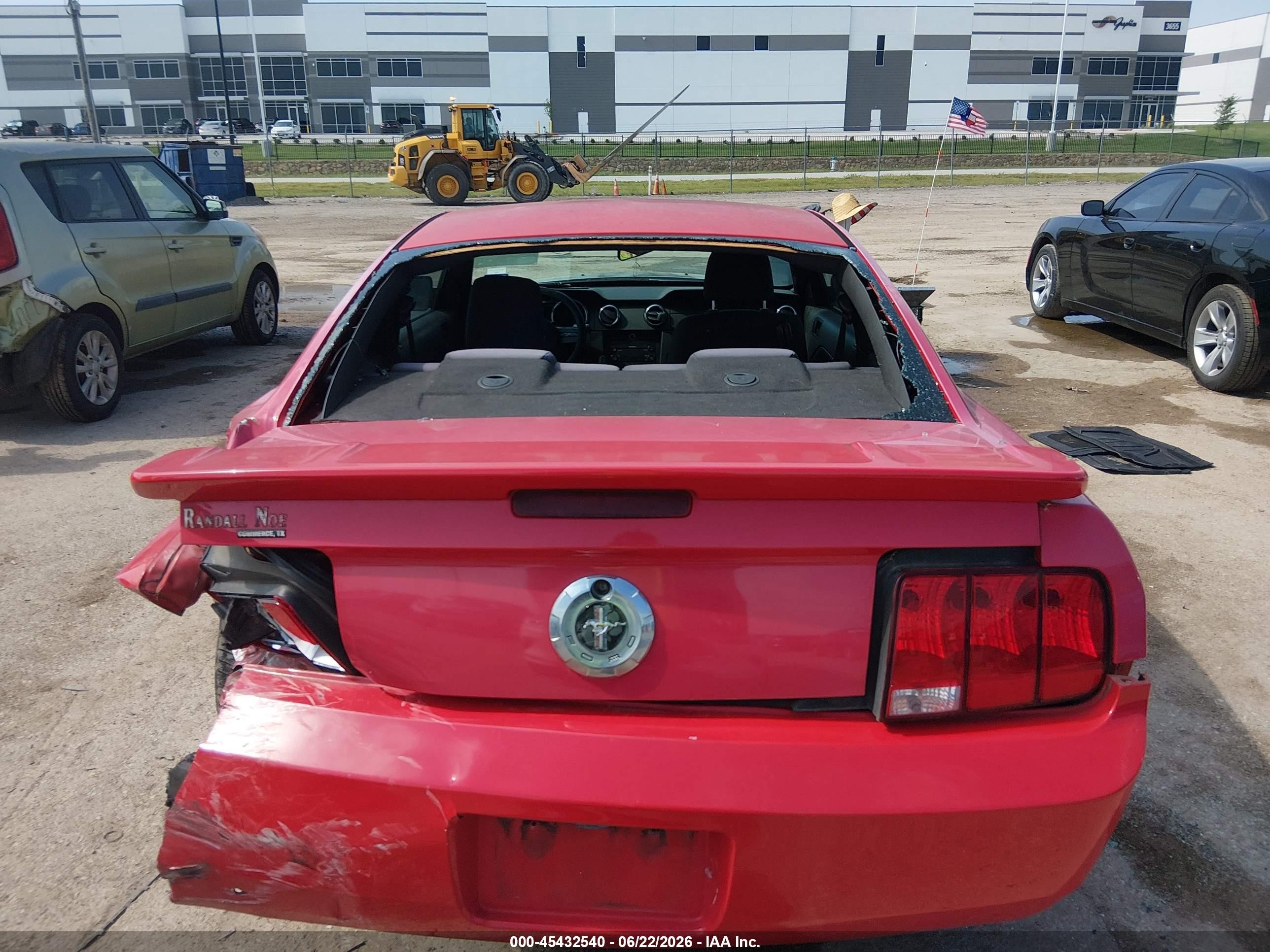 2007 Ford Mustang V6 Deluxe/v6 Premium Красный vin: 1ZVFT80N075347348