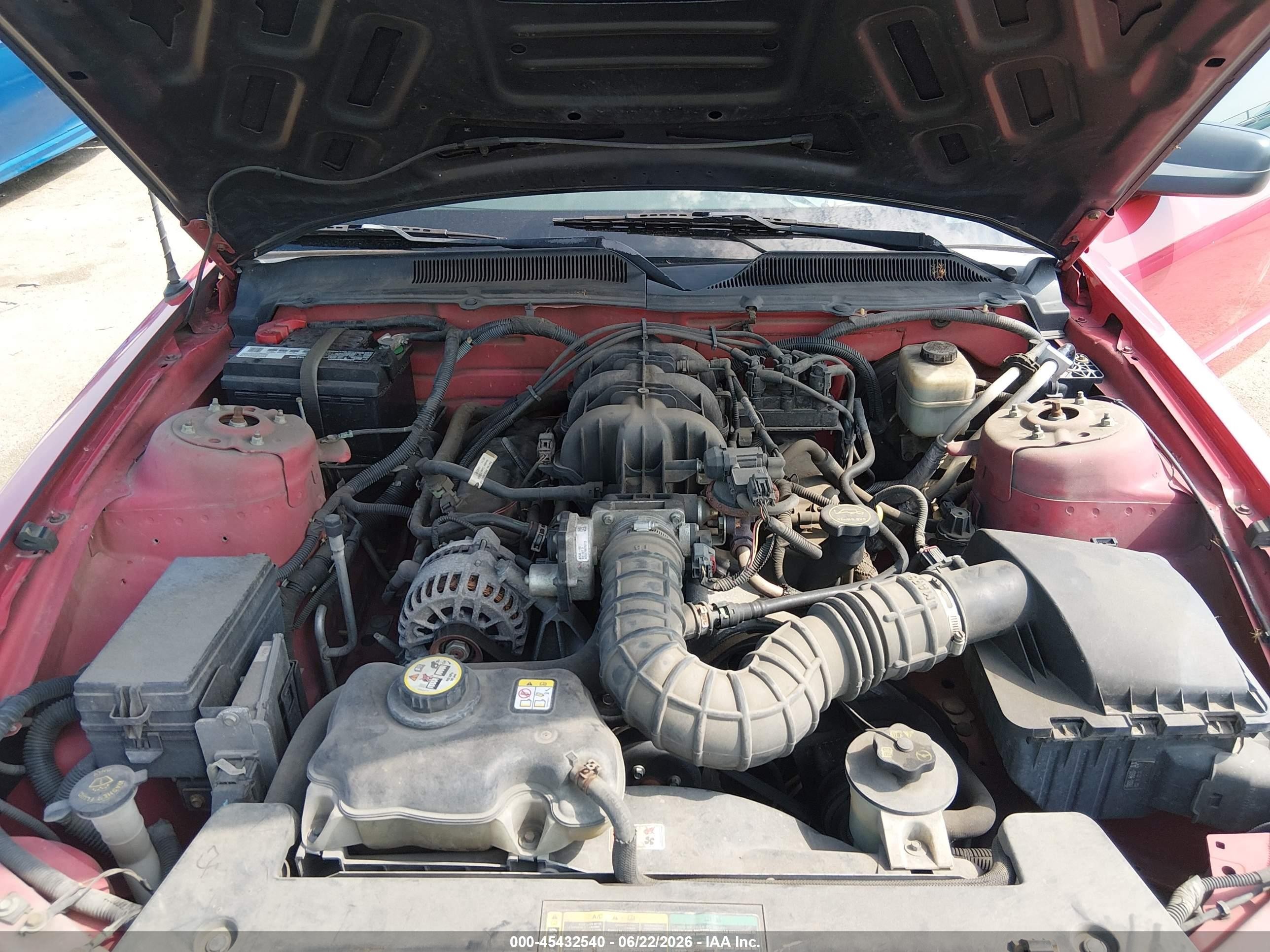 2007 Ford Mustang V6 Deluxe/v6 Premium Красный vin: 1ZVFT80N075347348