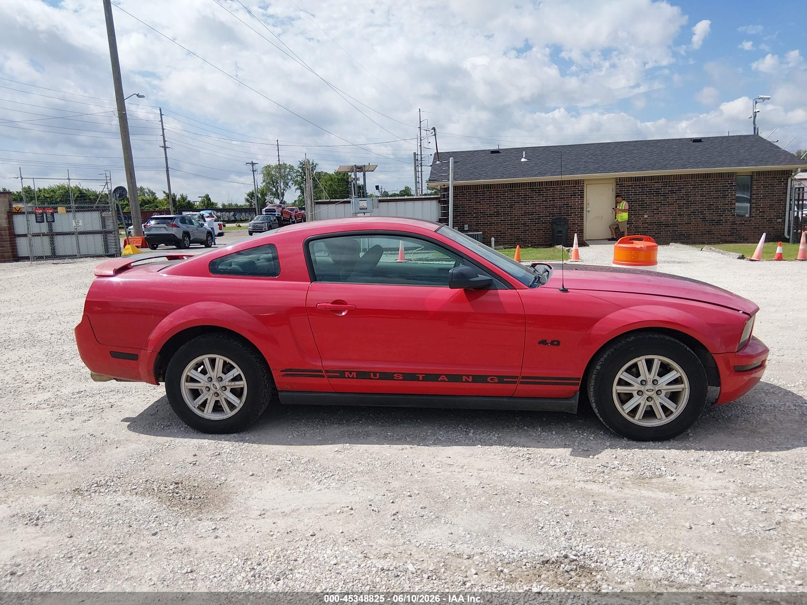 2005 Ford Mustang V6 Deluxe/v6 Premium Red vin: 1ZVFT80N155126127