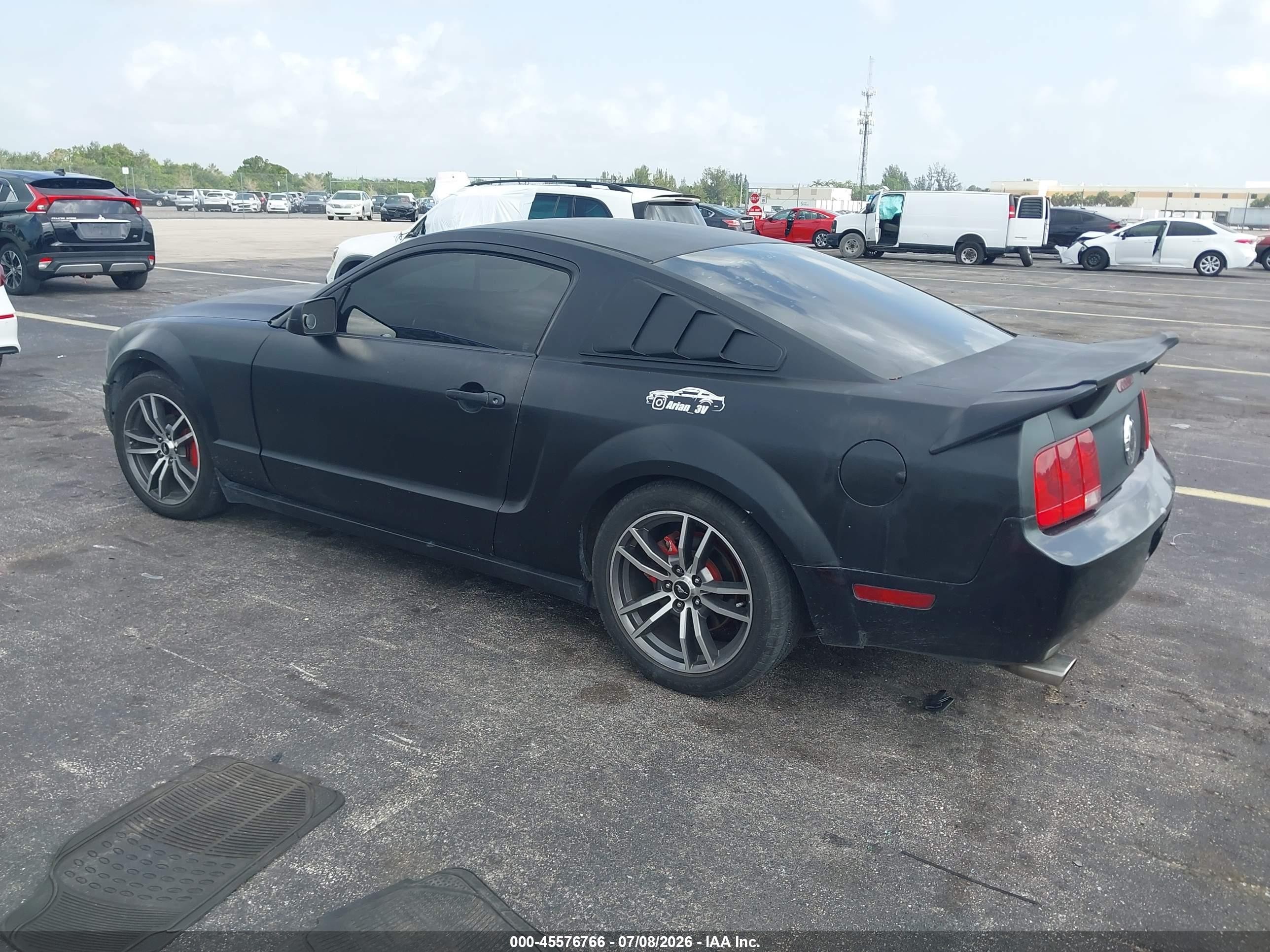 2005 Ford Mustang V6 Deluxe/v6 Premium Черный vin: 1ZVFT80N155157006