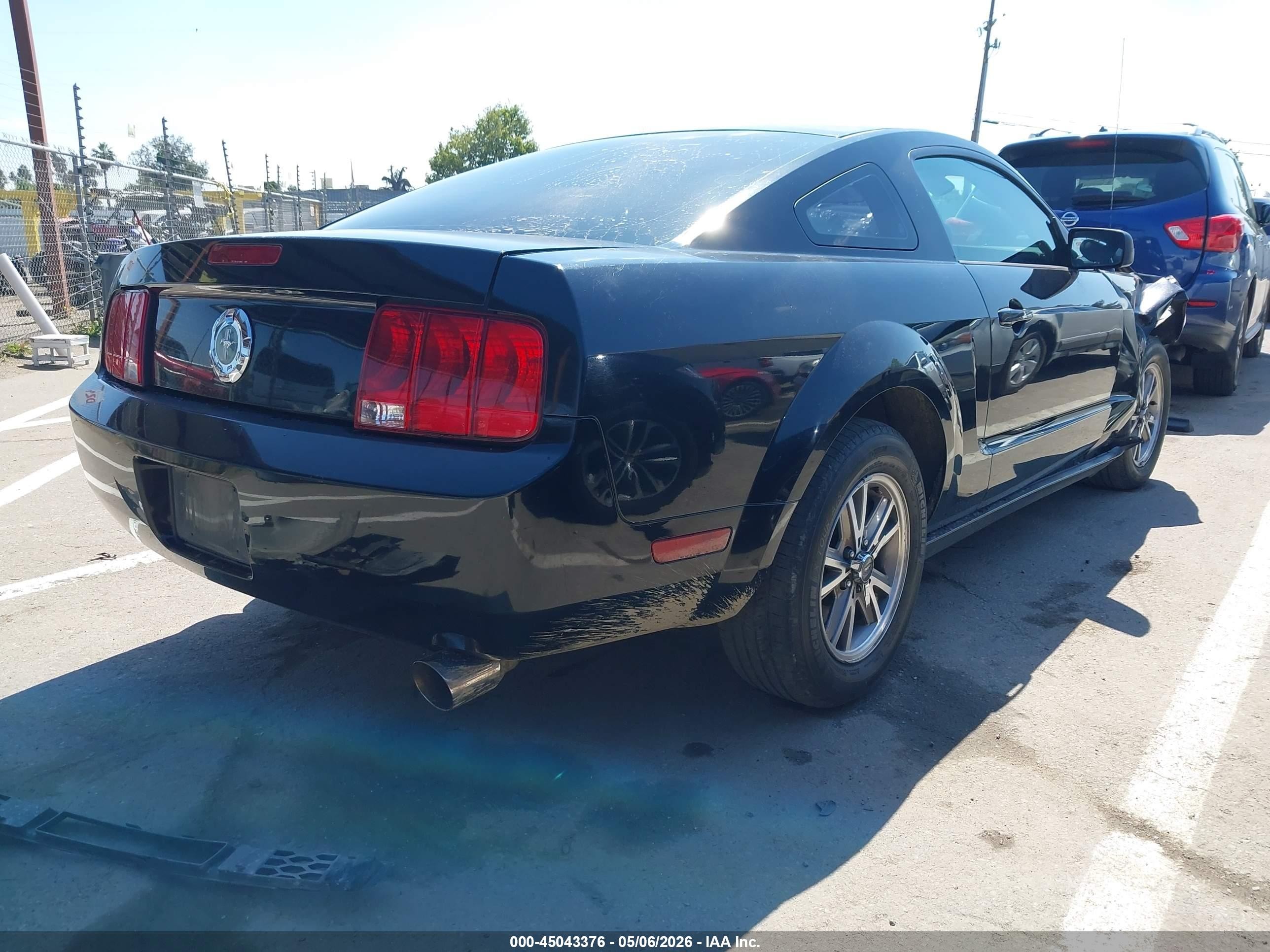 2005 Ford Mustang V6 Deluxe/v6 Premium Черный vin: 1ZVFT80N155168555