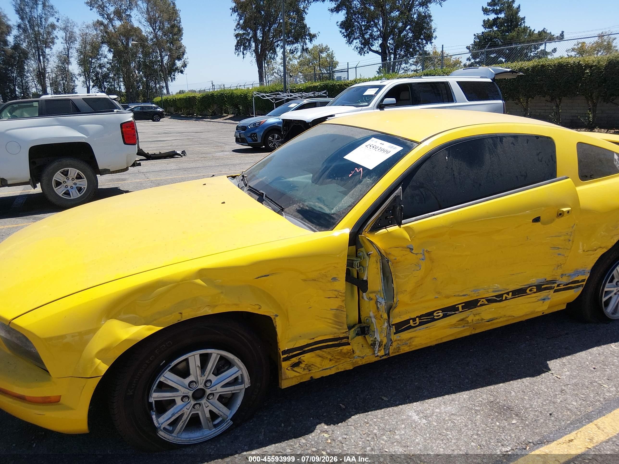 2006 Ford Mustang V6 Yellow vin: 1ZVFT80N165211809