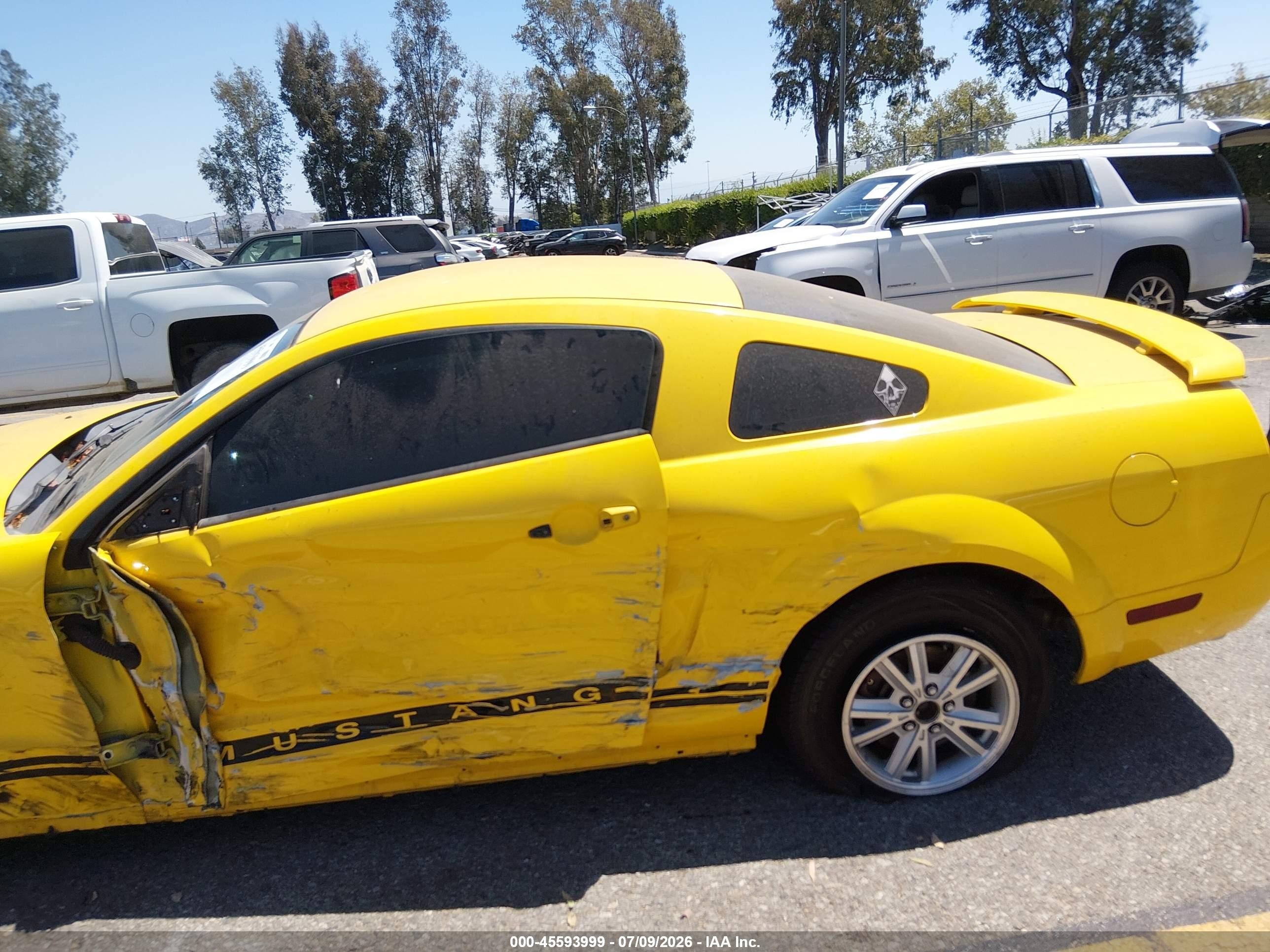 2006 Ford Mustang V6 Yellow vin: 1ZVFT80N165211809