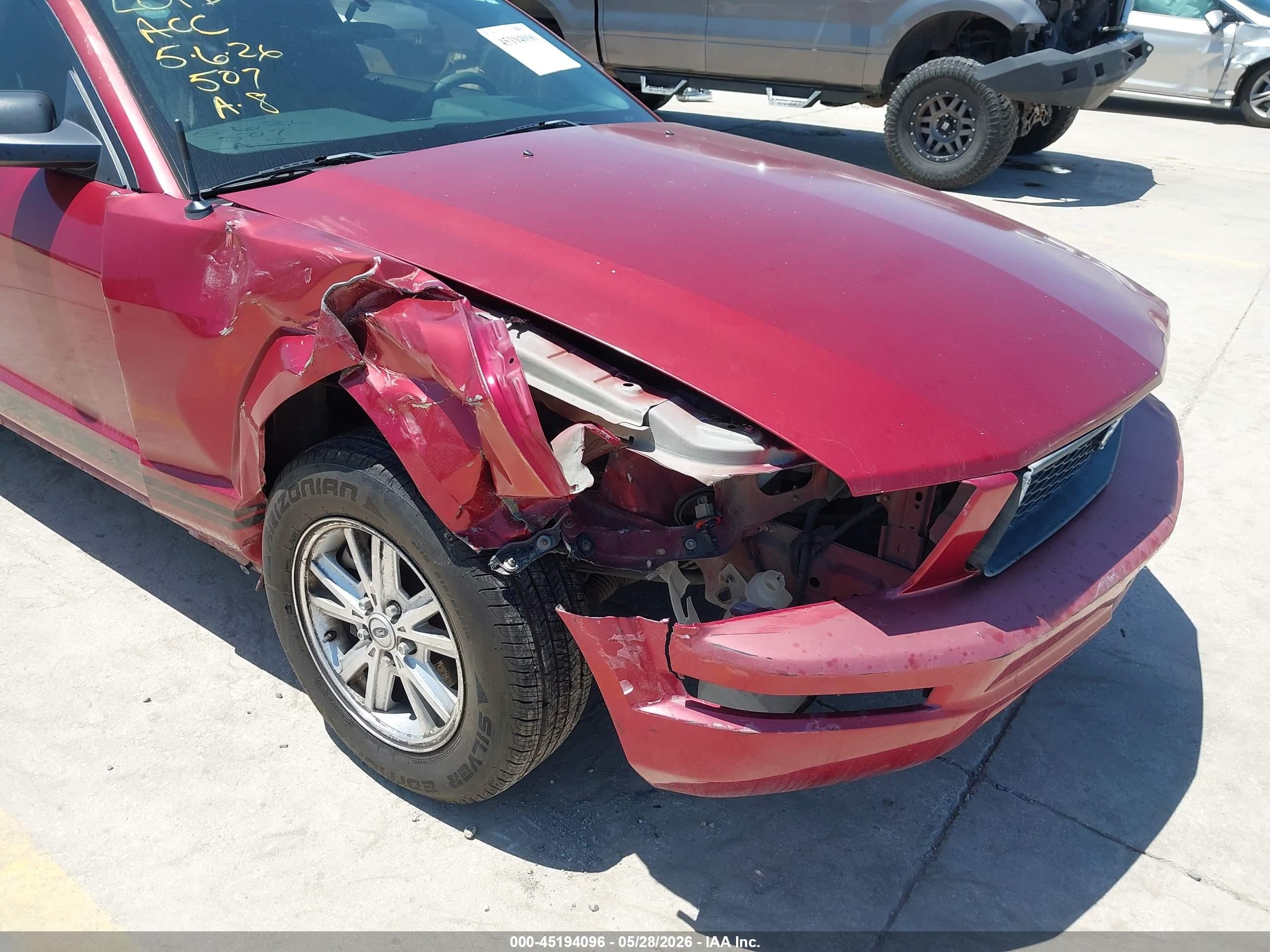 2006 Ford Mustang V6 Red vin: 1ZVFT80N165239481