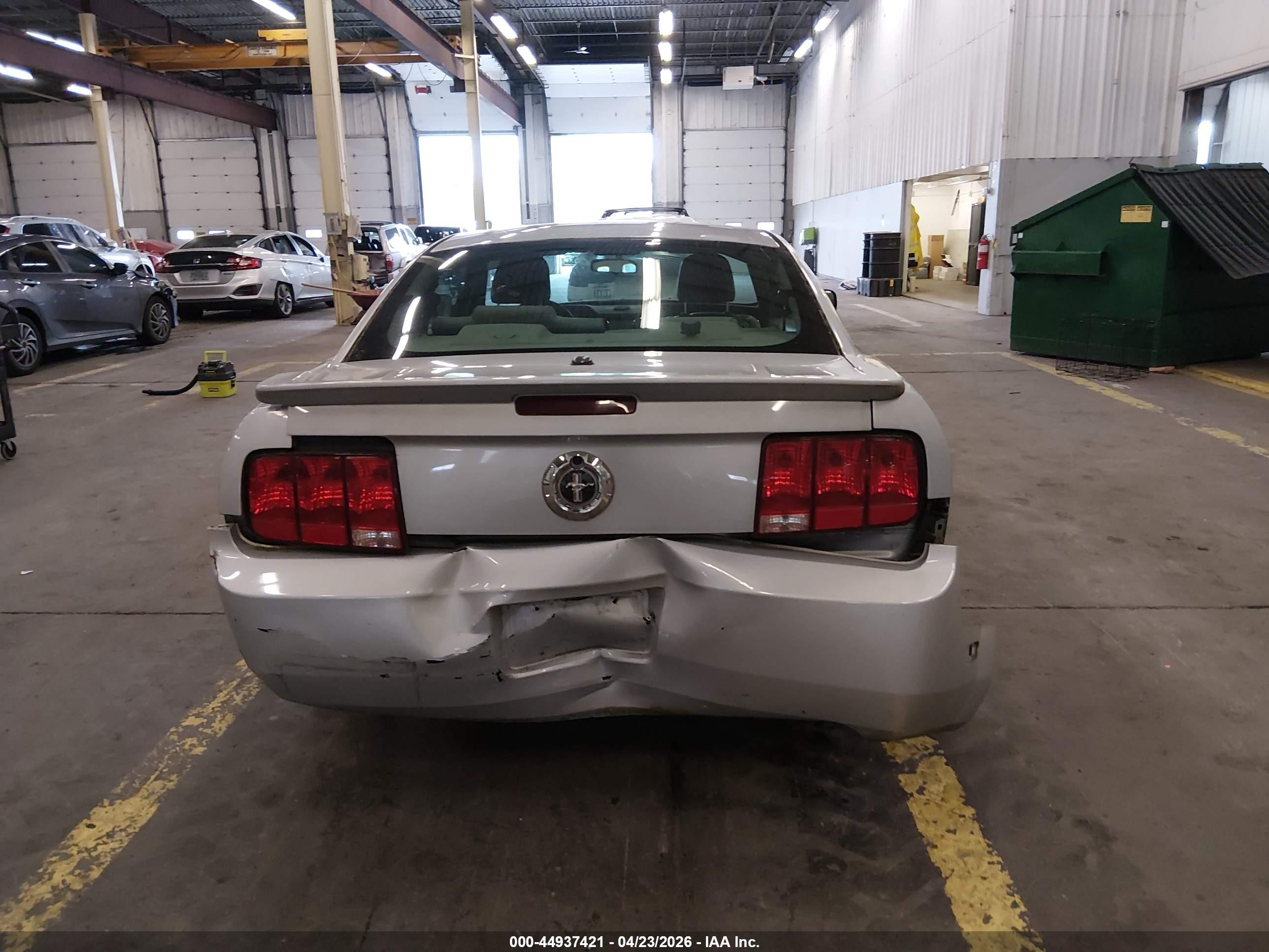 2007 Ford Mustang V6 Deluxe/v6 Premium Silver vin: 1ZVFT80N175322040