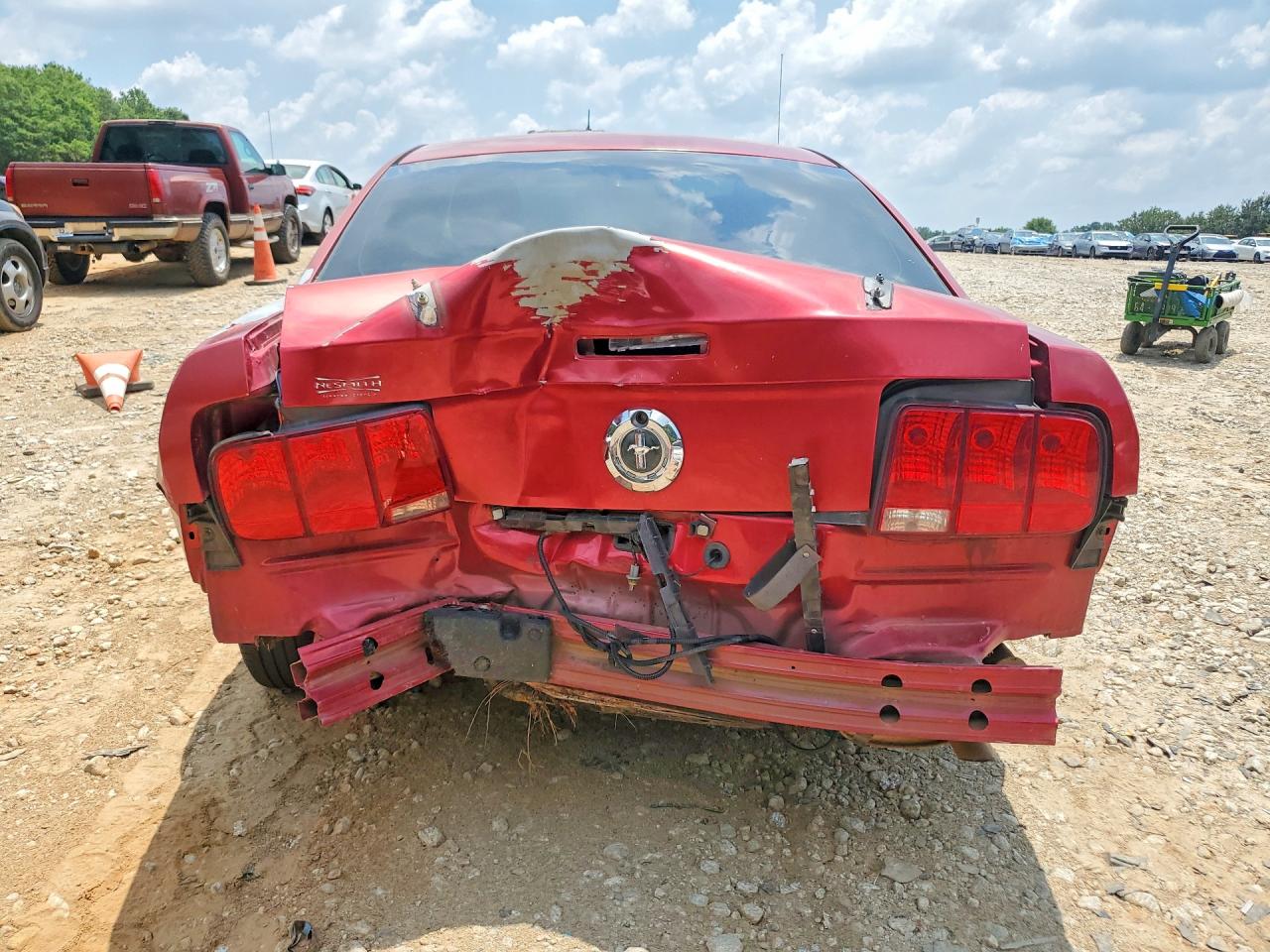 2005 Ford Mustang Red vin: 1ZVFT80N255103987