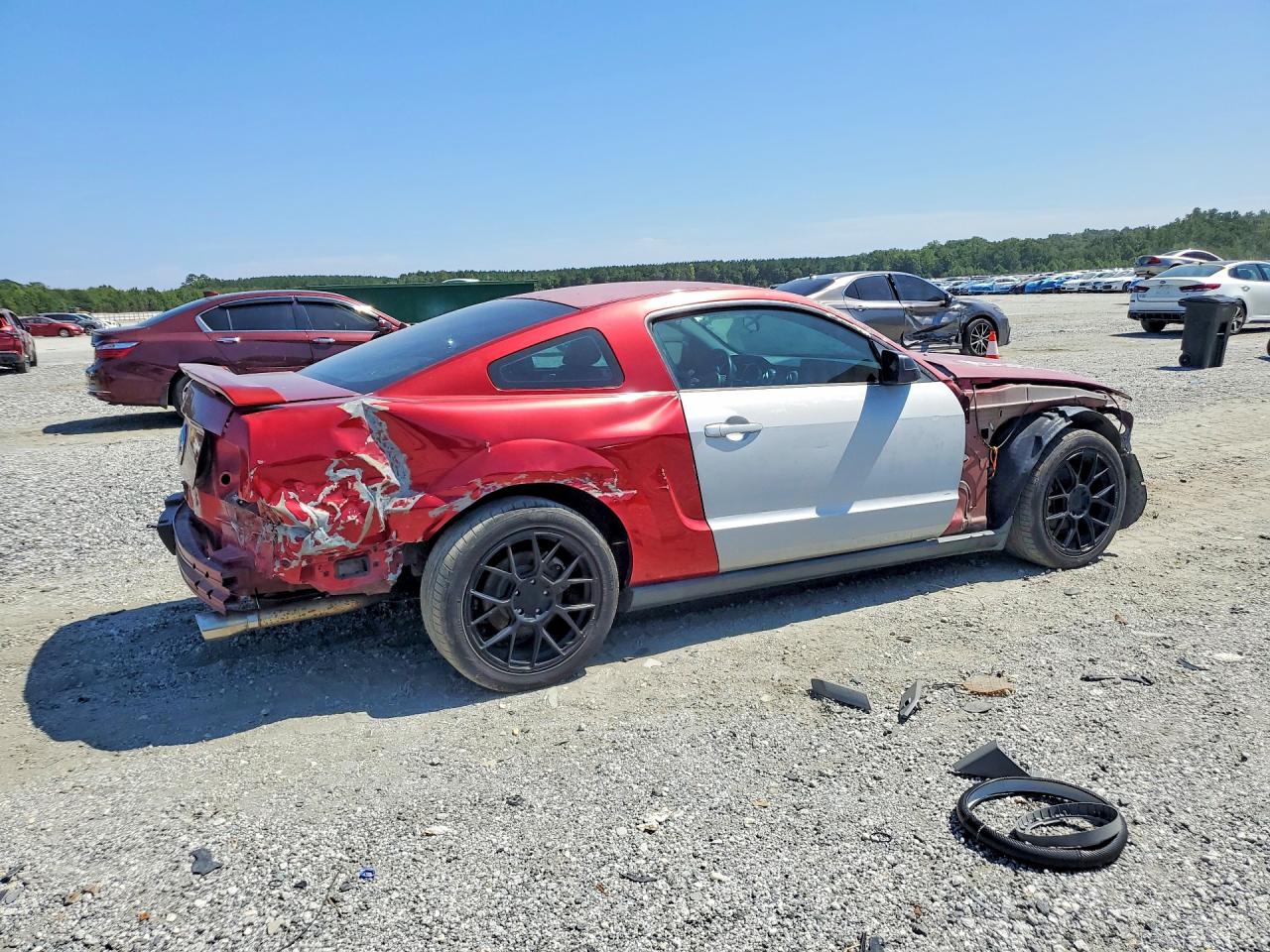 2005 Ford Mustang Red vin: 1ZVFT80N255144734