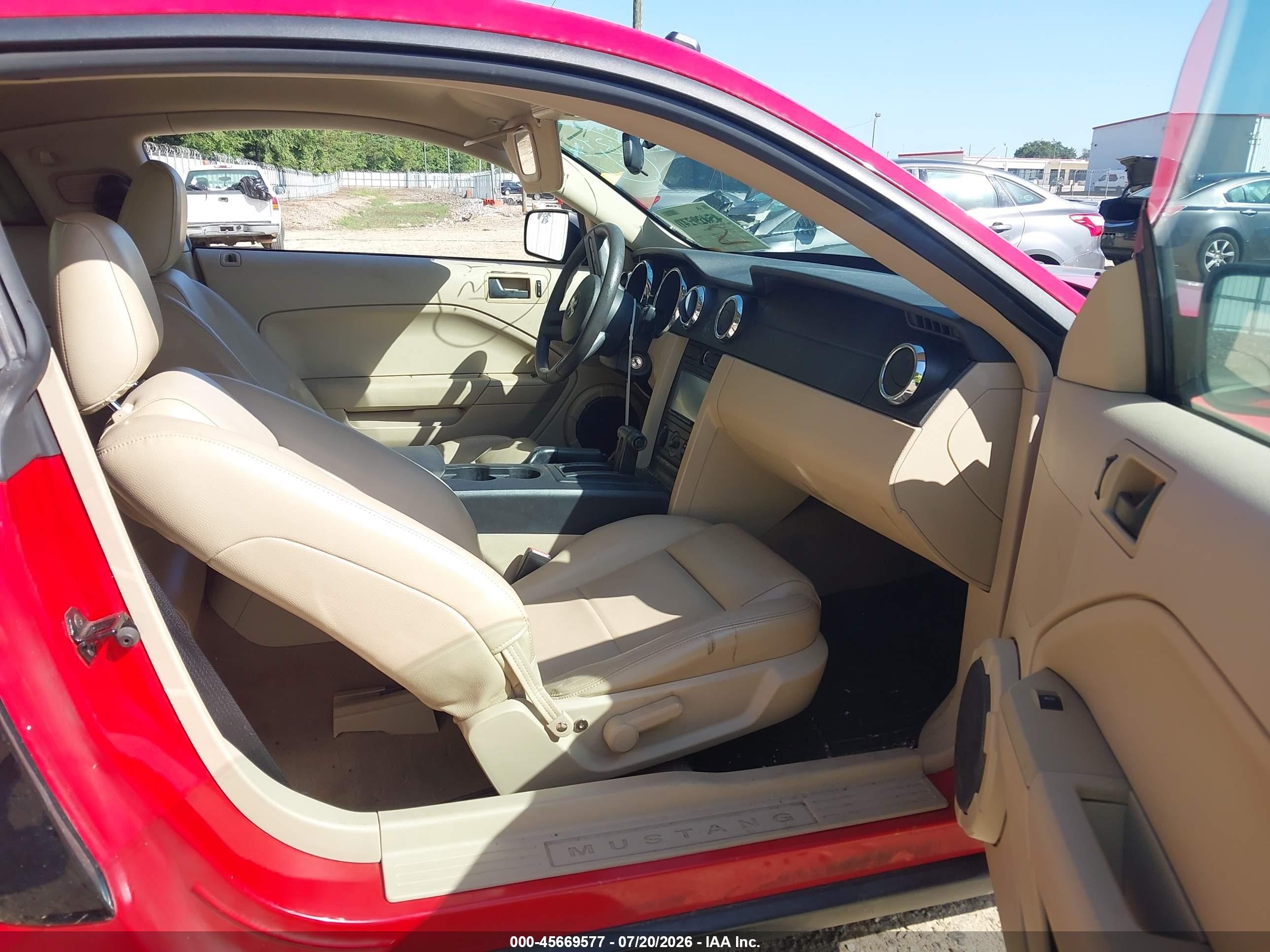2005 Ford Mustang V6 Deluxe/v6 Premium Red vin: 1ZVFT80N255159895