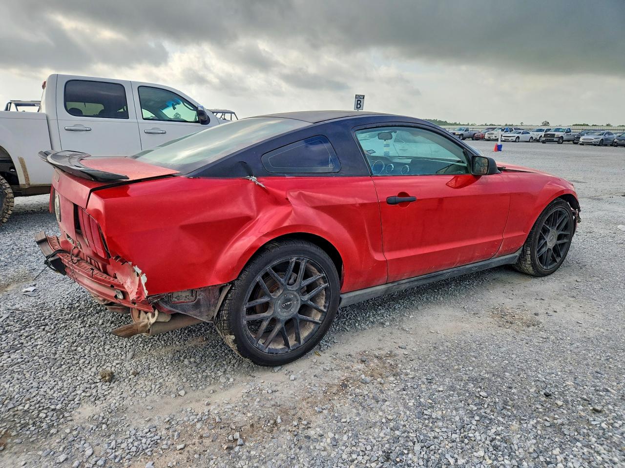 2005 Ford Mustang Red vin: 1ZVFT80N255237382