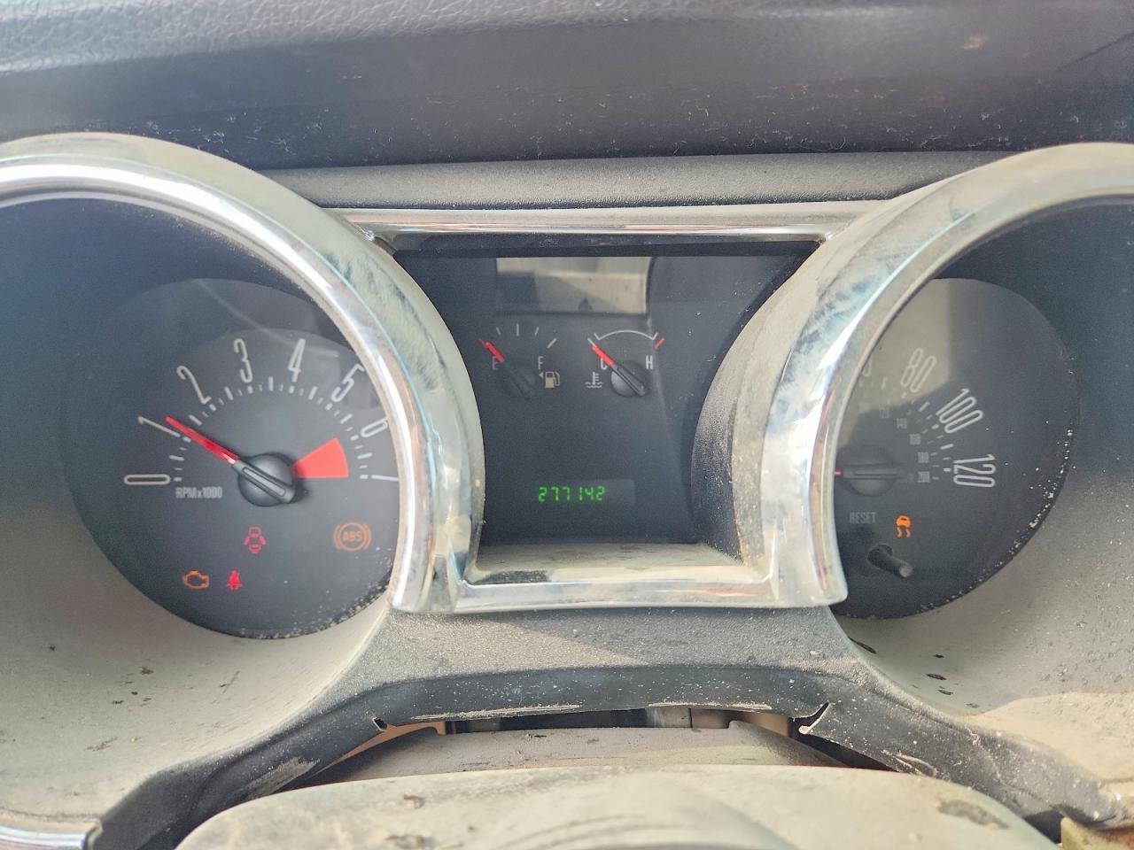 2005 Ford Mustang Red vin: 1ZVFT80N255237382