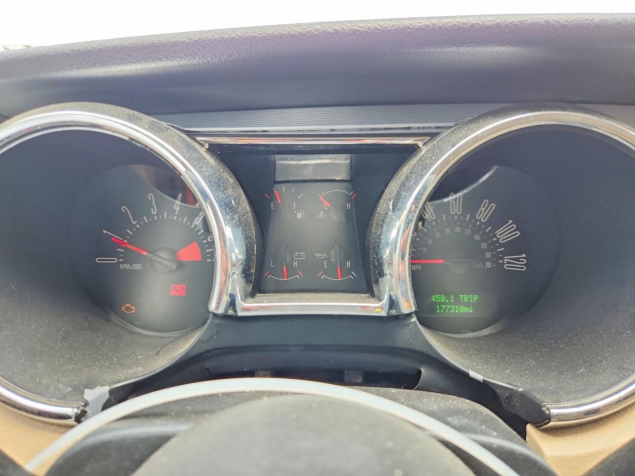 2006 Ford Mustang White vin: 1ZVFT80N265250845
